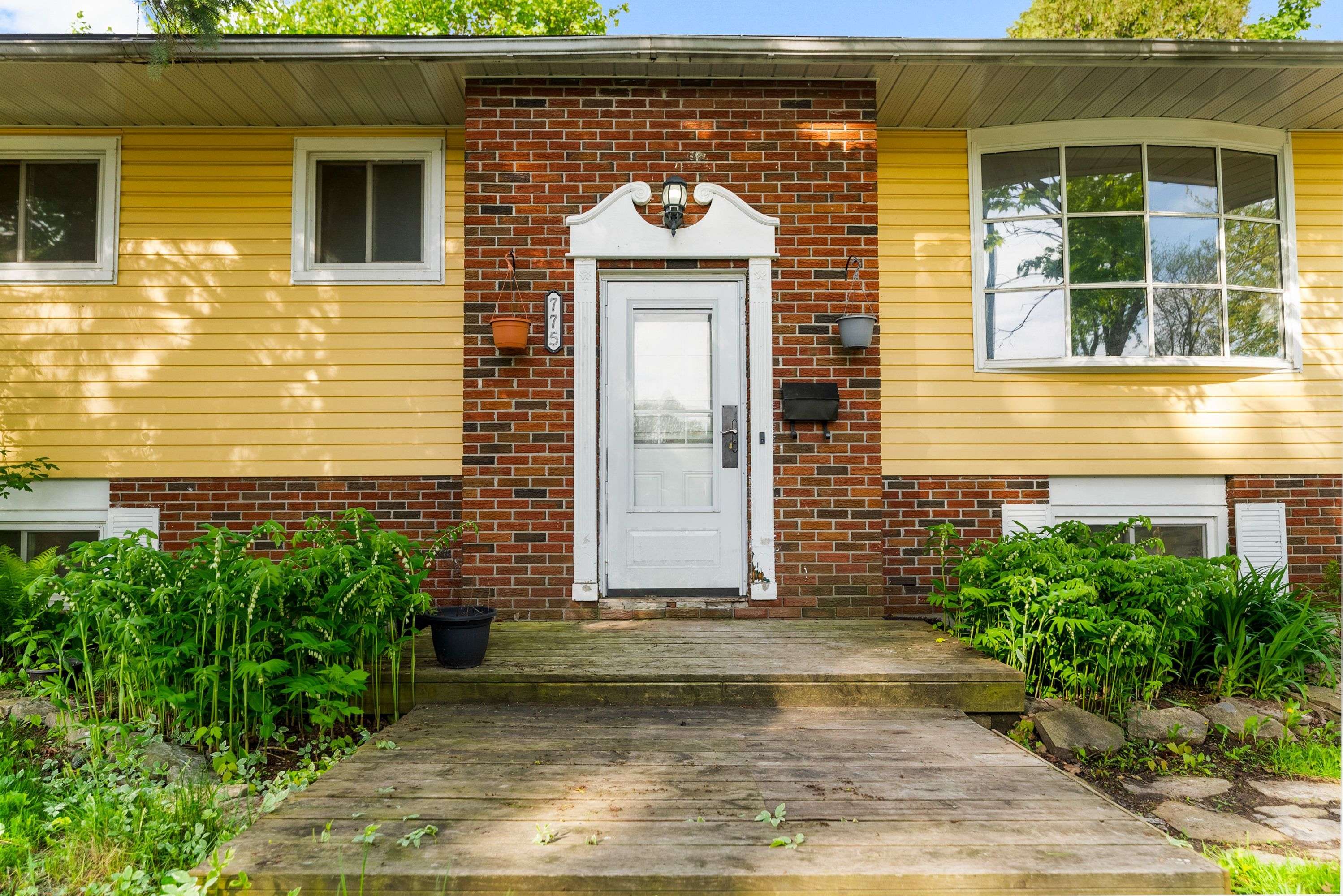 Brockville, ON K6V 6A1,775 Tupper ST