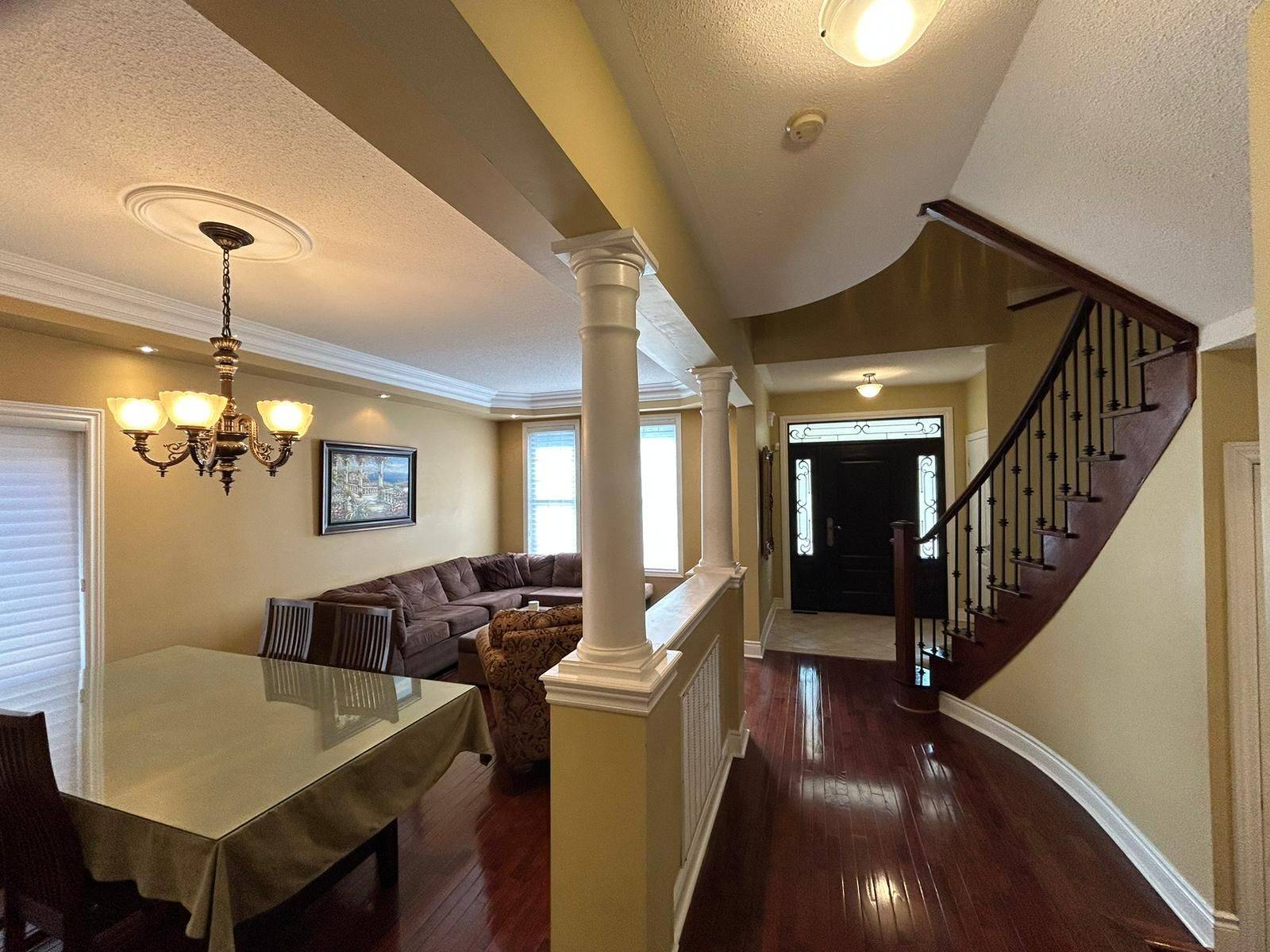 Brampton, ON L6P 1W4,128 Mount Royal CIR