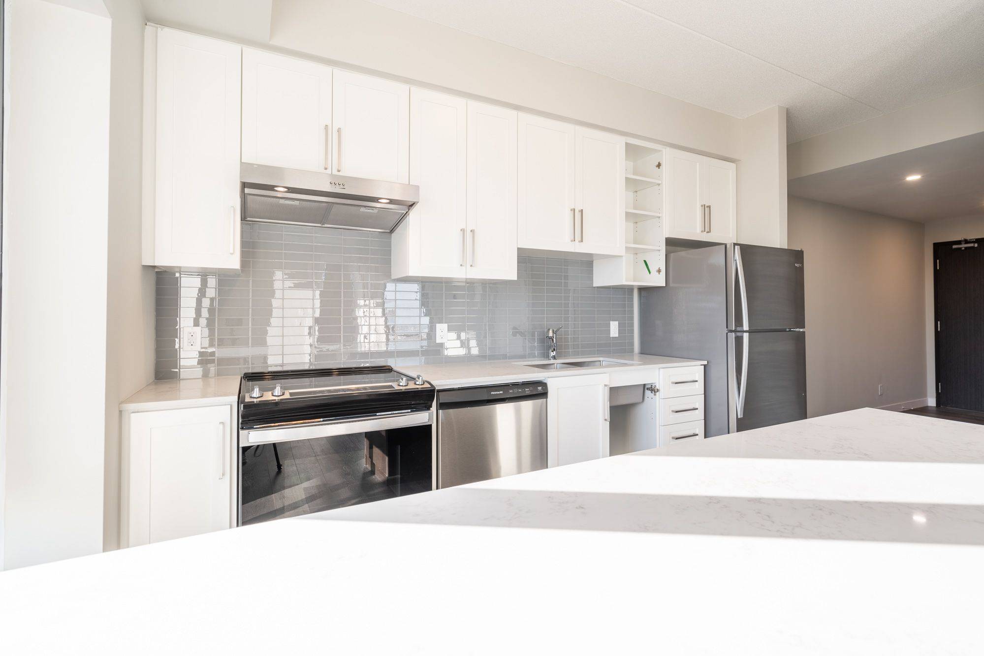 Hamilton, ON L8P 0C6,15 QUEEN ST S #2014