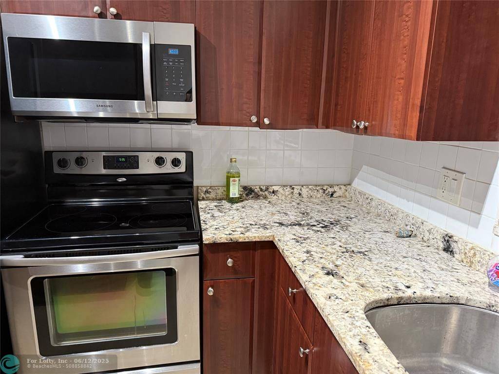 Hollywood, FL 33019,2600 S Ocean  #S114