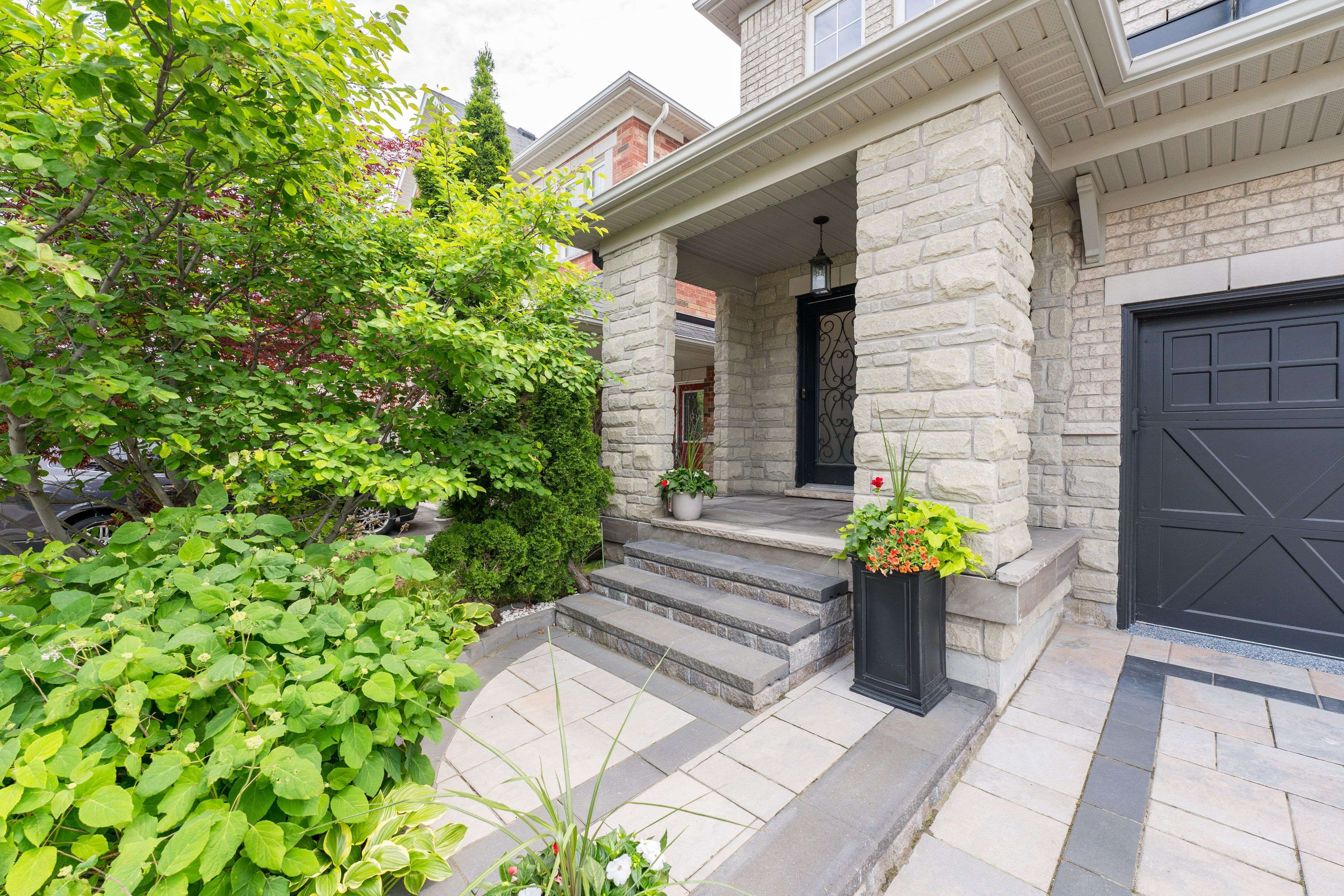 Burlington, ON L7M 0L3,3344 Pottery DR