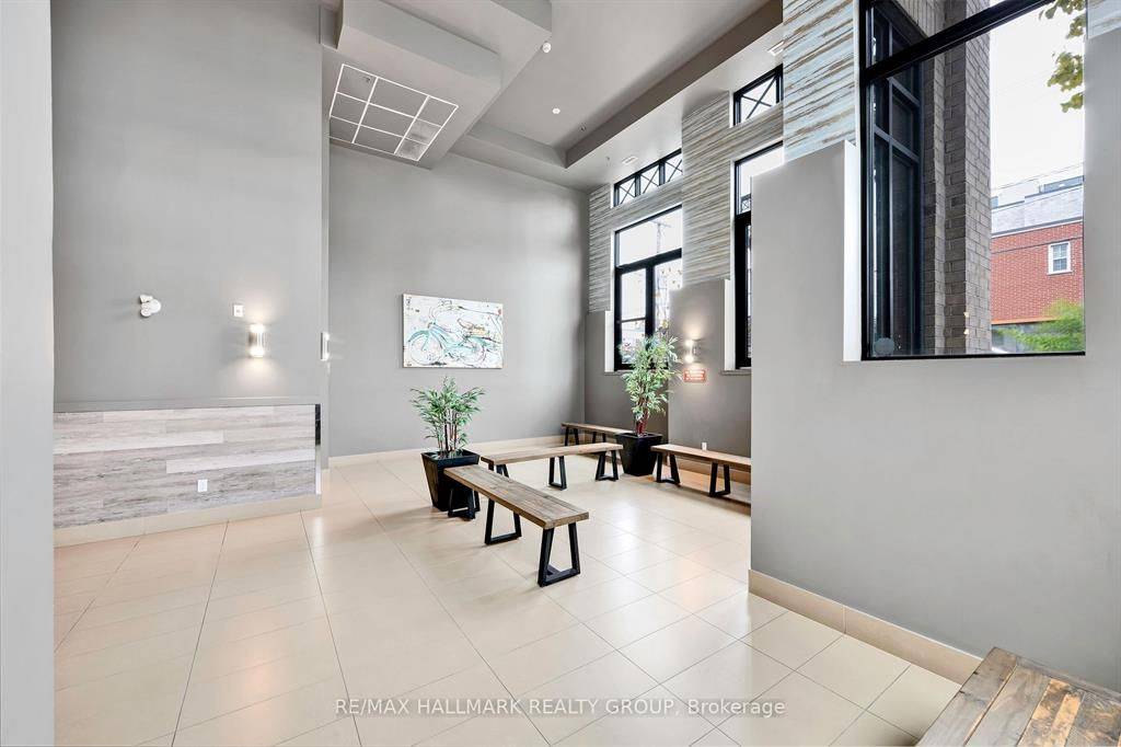 Ottawa Centre, ON K2P 1B5,429 Kent ST #323