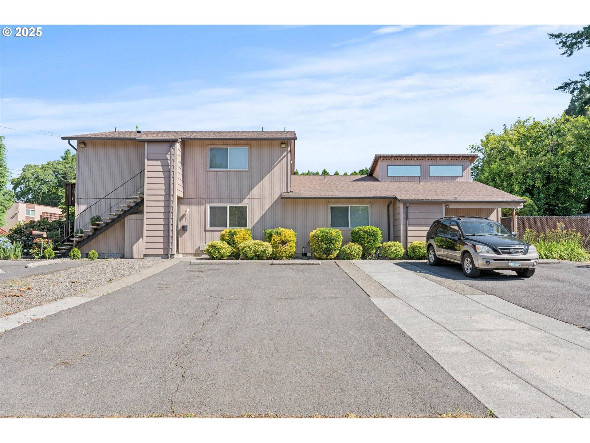 Gresham, OR 97030,607 NE 3RD ST