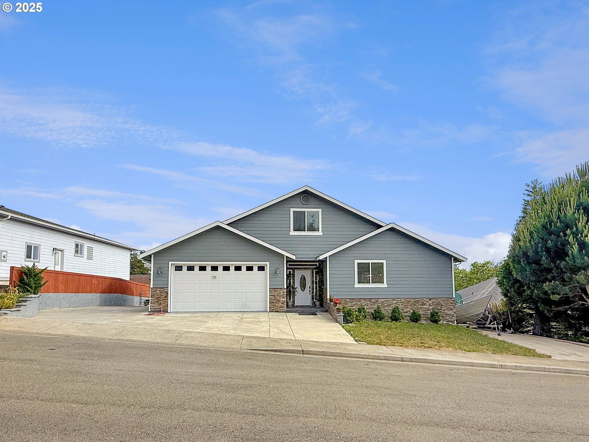 Brookings, OR 97415,7175 VISTA RIDGE DR