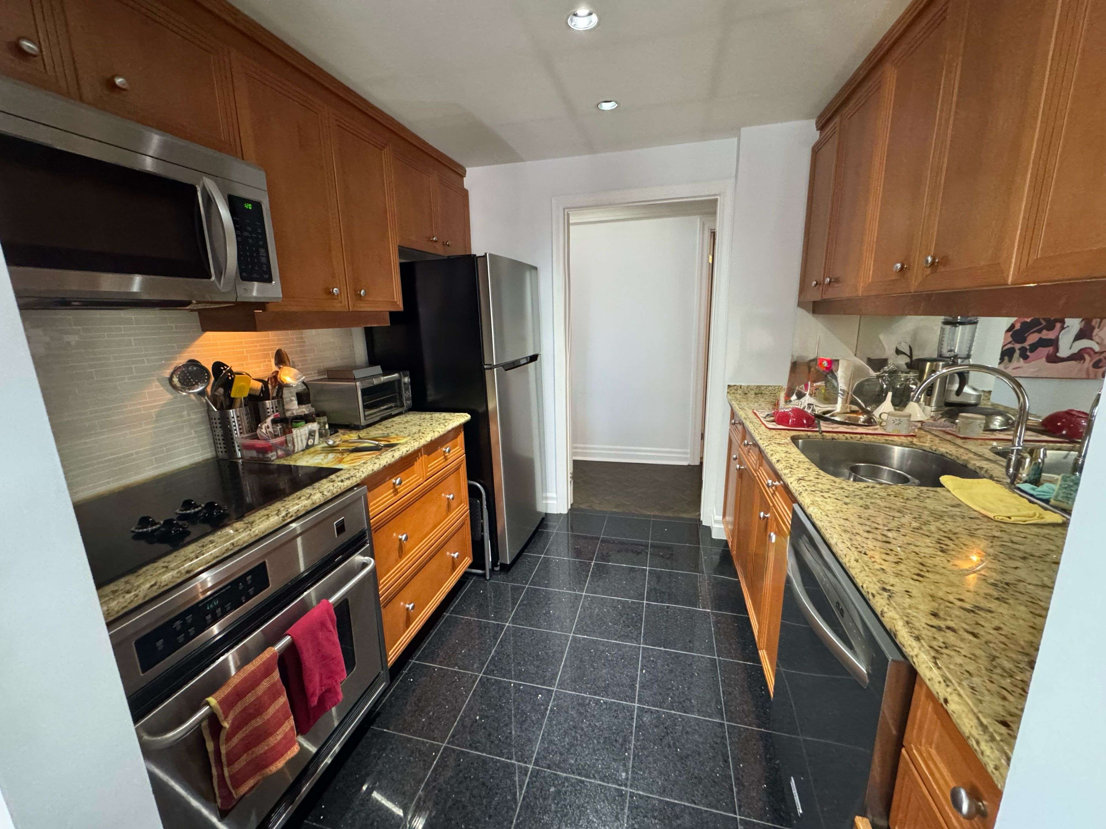 Toronto C03, ON M5P 2X9,447 Walmer RD #Ph10