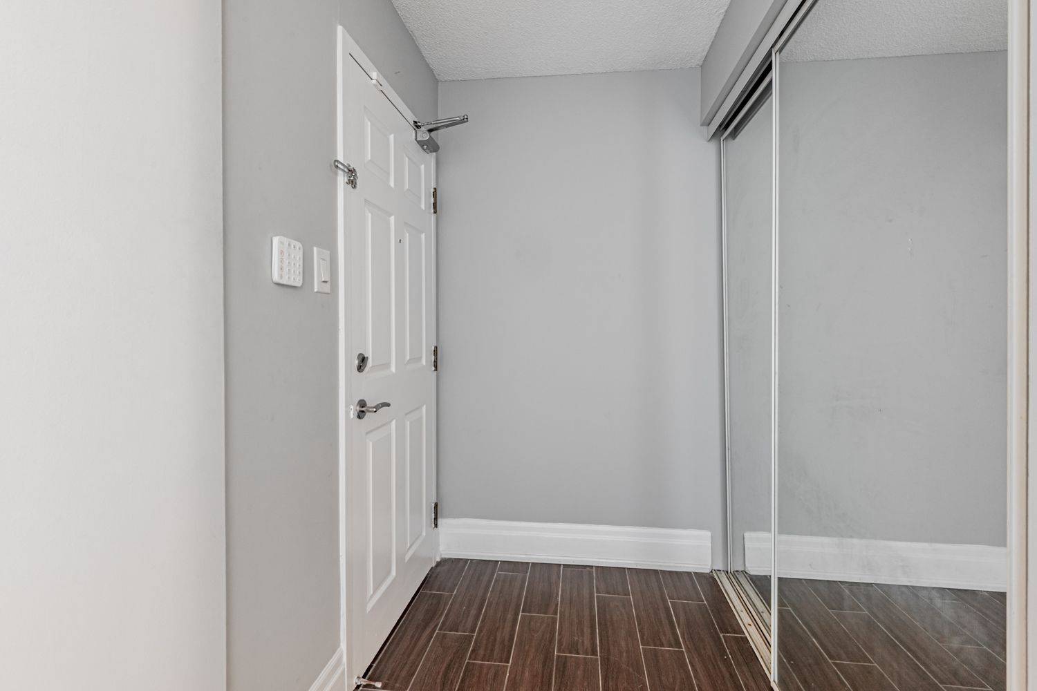 Richmond Hill, ON L4C 9V5,309 Major Mackenzie DR E #323