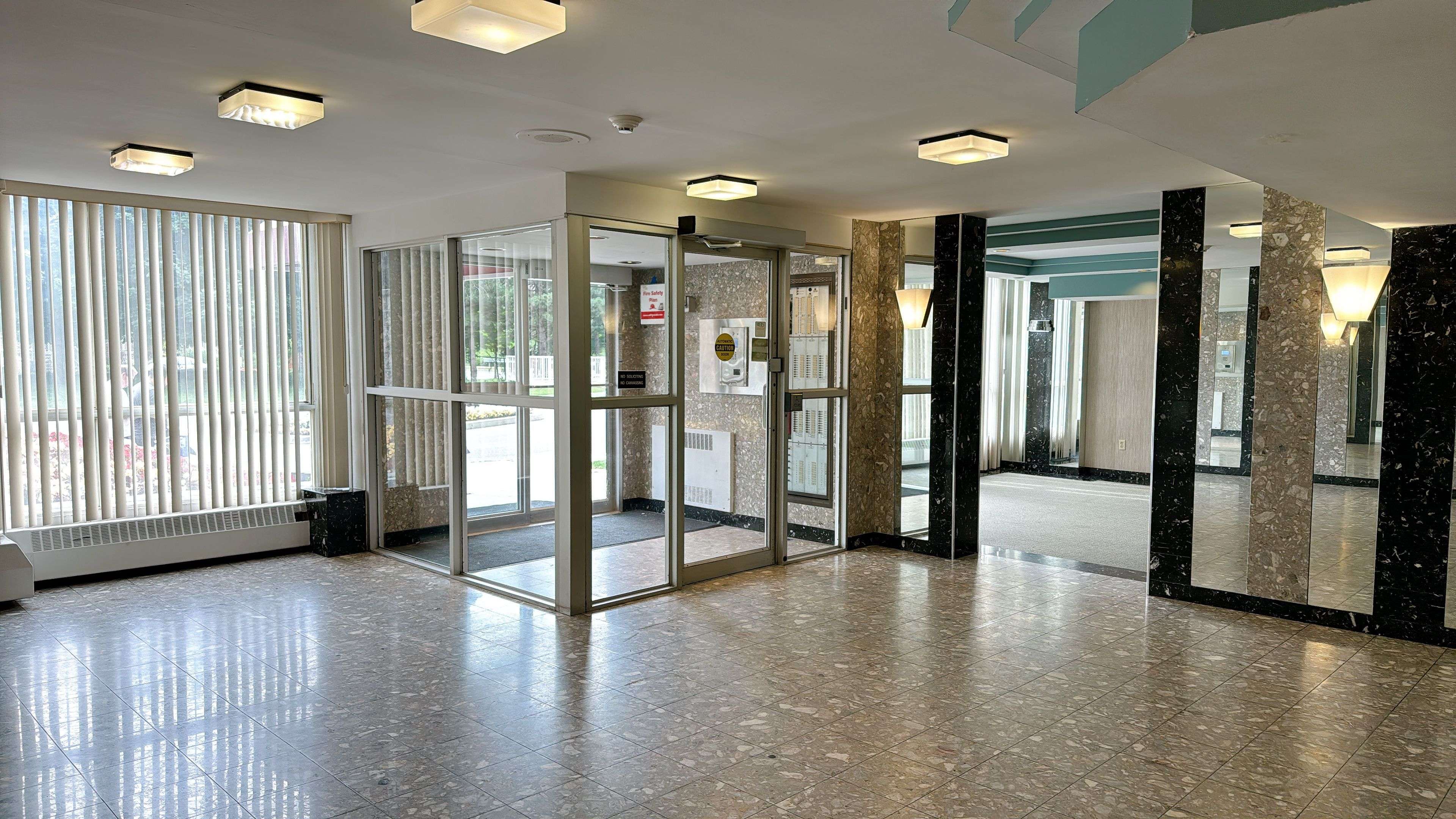 Toronto W05, ON M9M 3A1,3077 Weston RD #1006