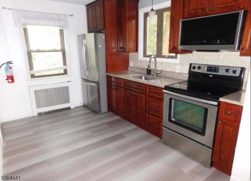 Wayne Twp., NJ 07470,16 Leystra Ln
