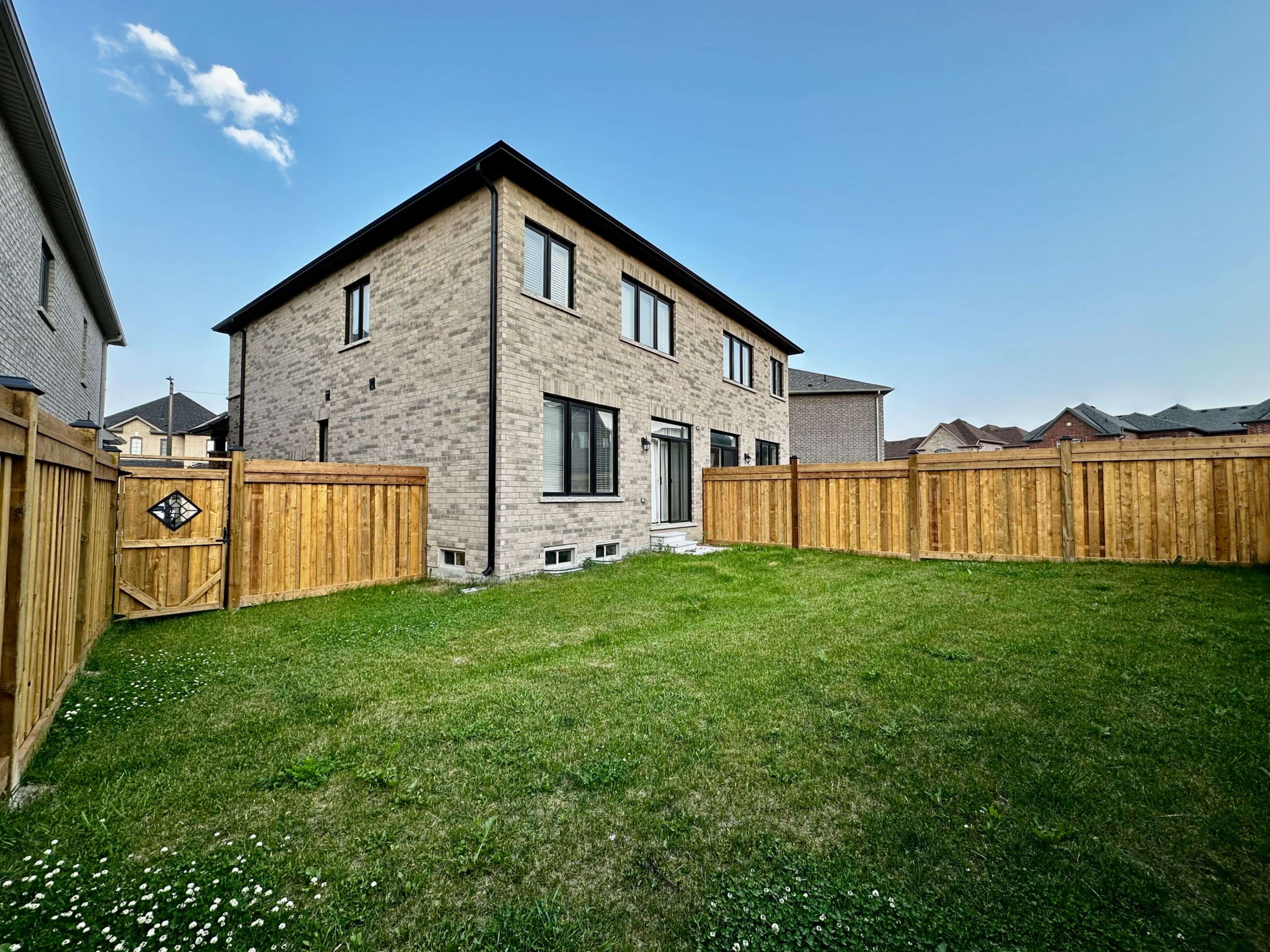 Whitby, ON L1P 0N3,36 Thelma DR