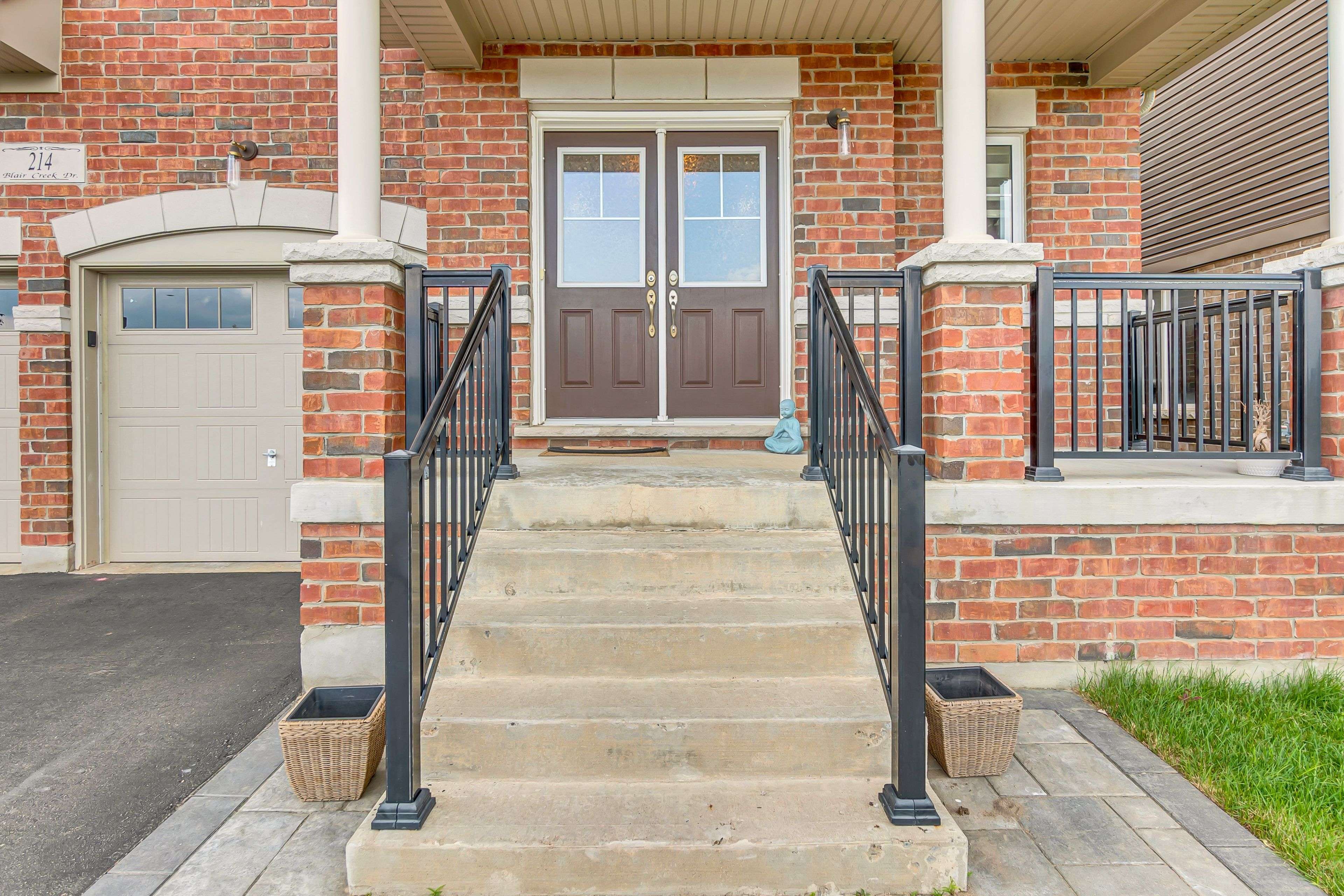 Kitchener, ON N2P 0G2,214 Blair Creek DR