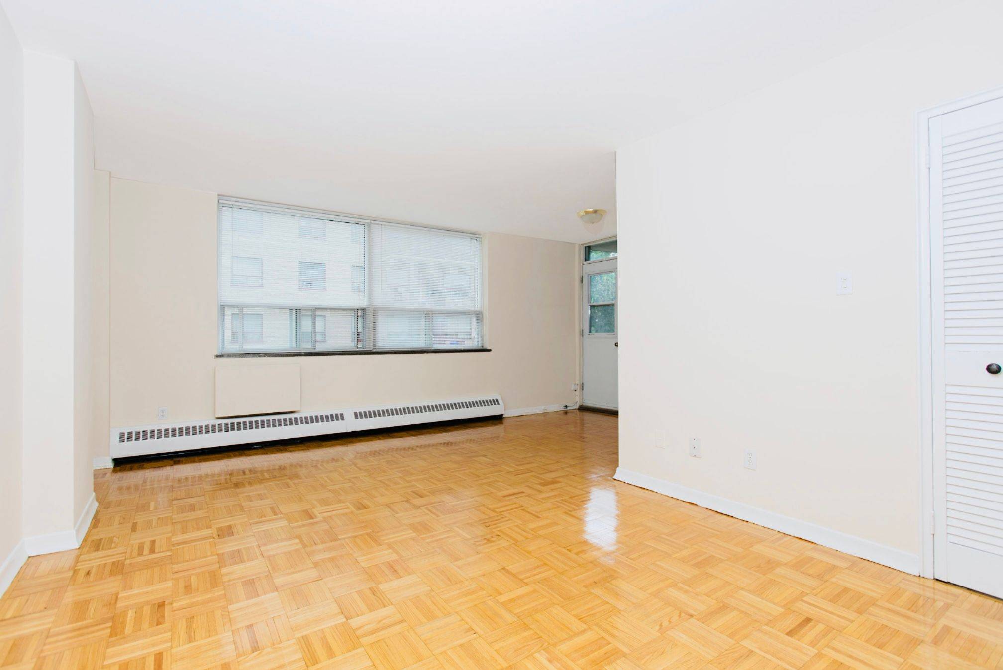 Toronto C10, ON M4P 1M4,490 Eglinton ST E #804
