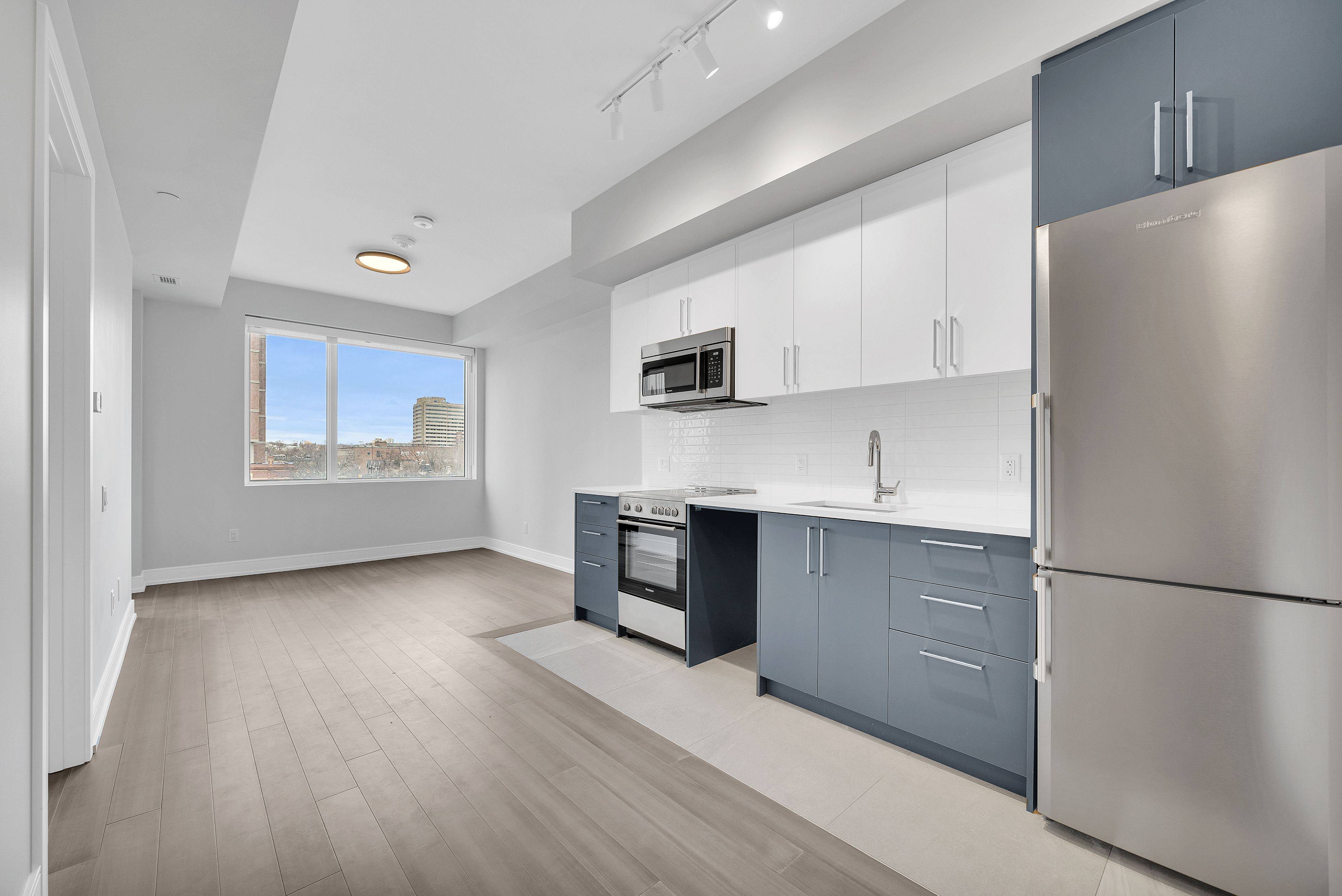 Toronto C01, ON M5S 2H7,664 Spadina AVE #214