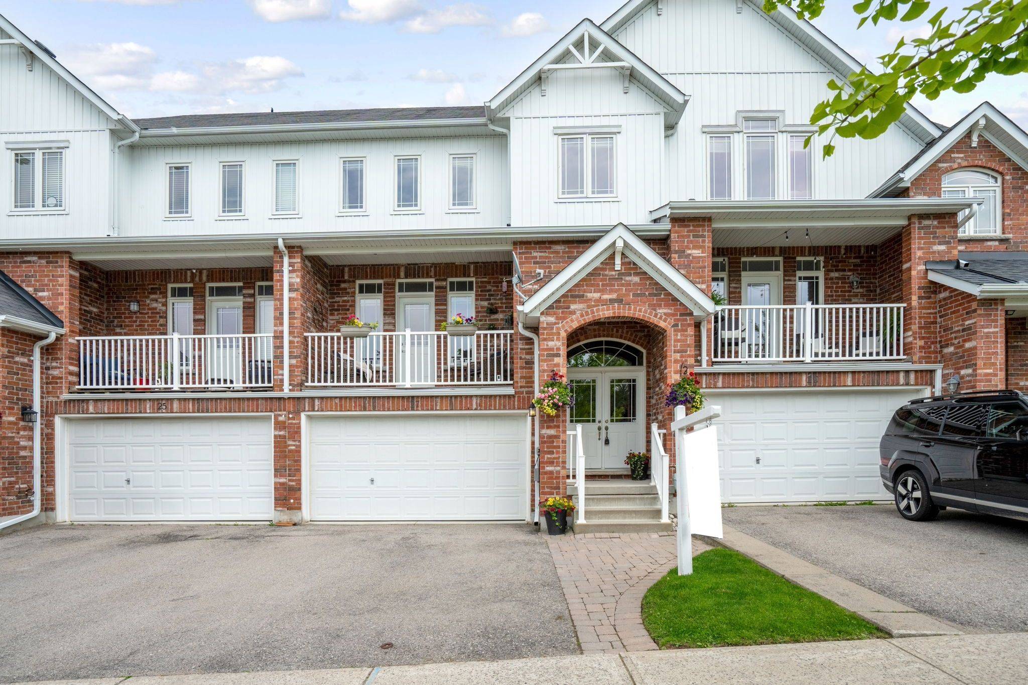 East Gwillimbury, ON L0G 1M0,27 Arthur Case CRES