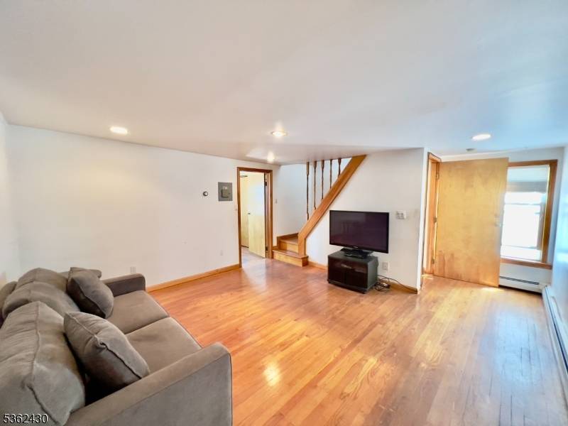 Newark City, NJ 07105,62 Nichols St