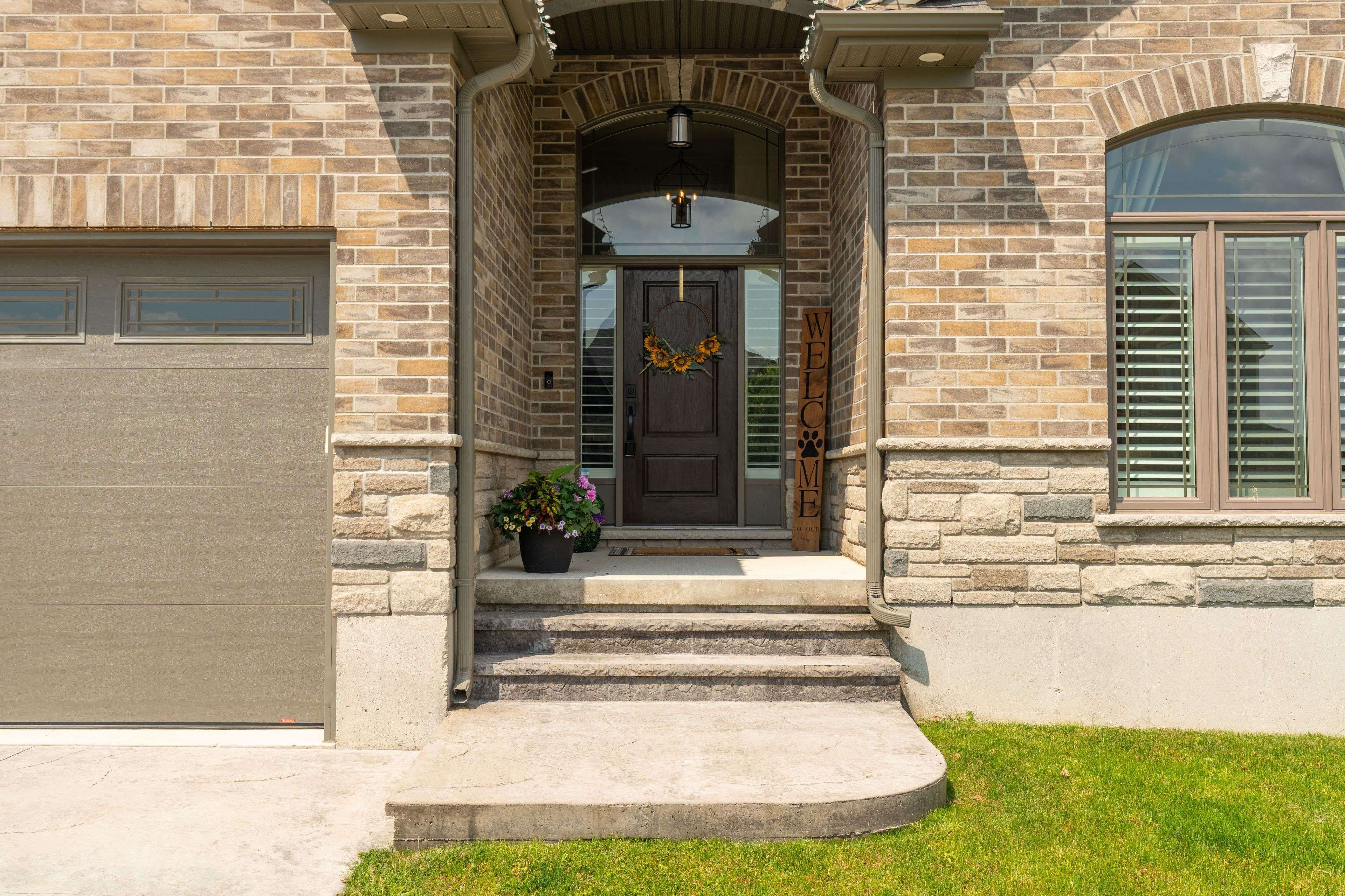 Lucan Biddulph, ON N0M 2J0,3 HARDY CT