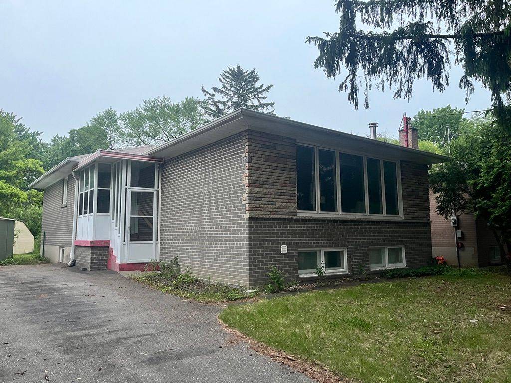 Richmond Hill, ON L4C 2J2,165 maple AVE #LOWER