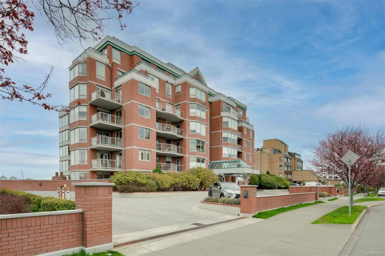 Victoria, BC V8V 4H1,636 Montreal St #104