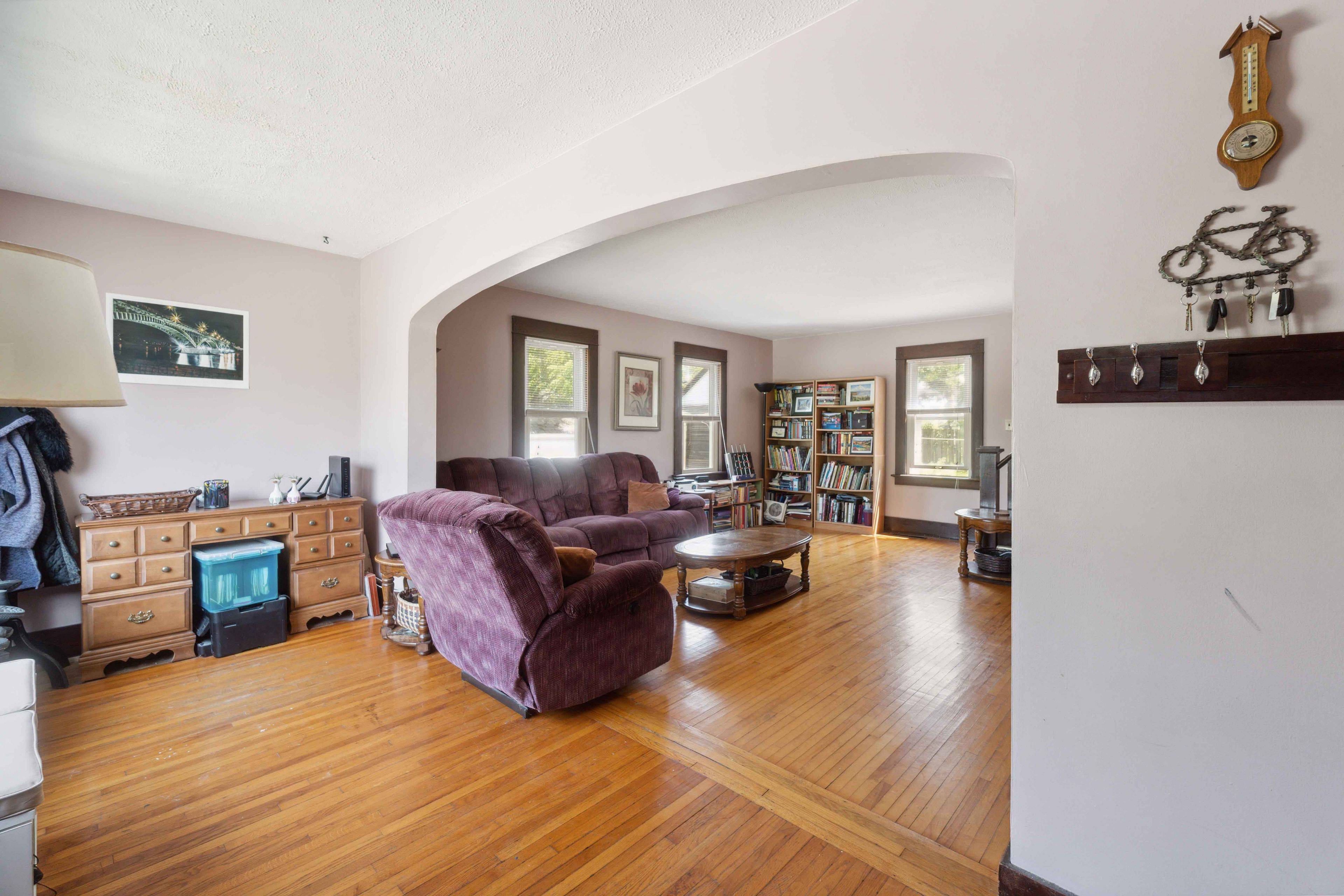 Fort Erie, ON L2A 2W6,305 Emerick AVE