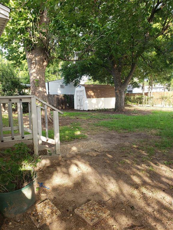 Irving, TX 75061,902 Mcclendon Street