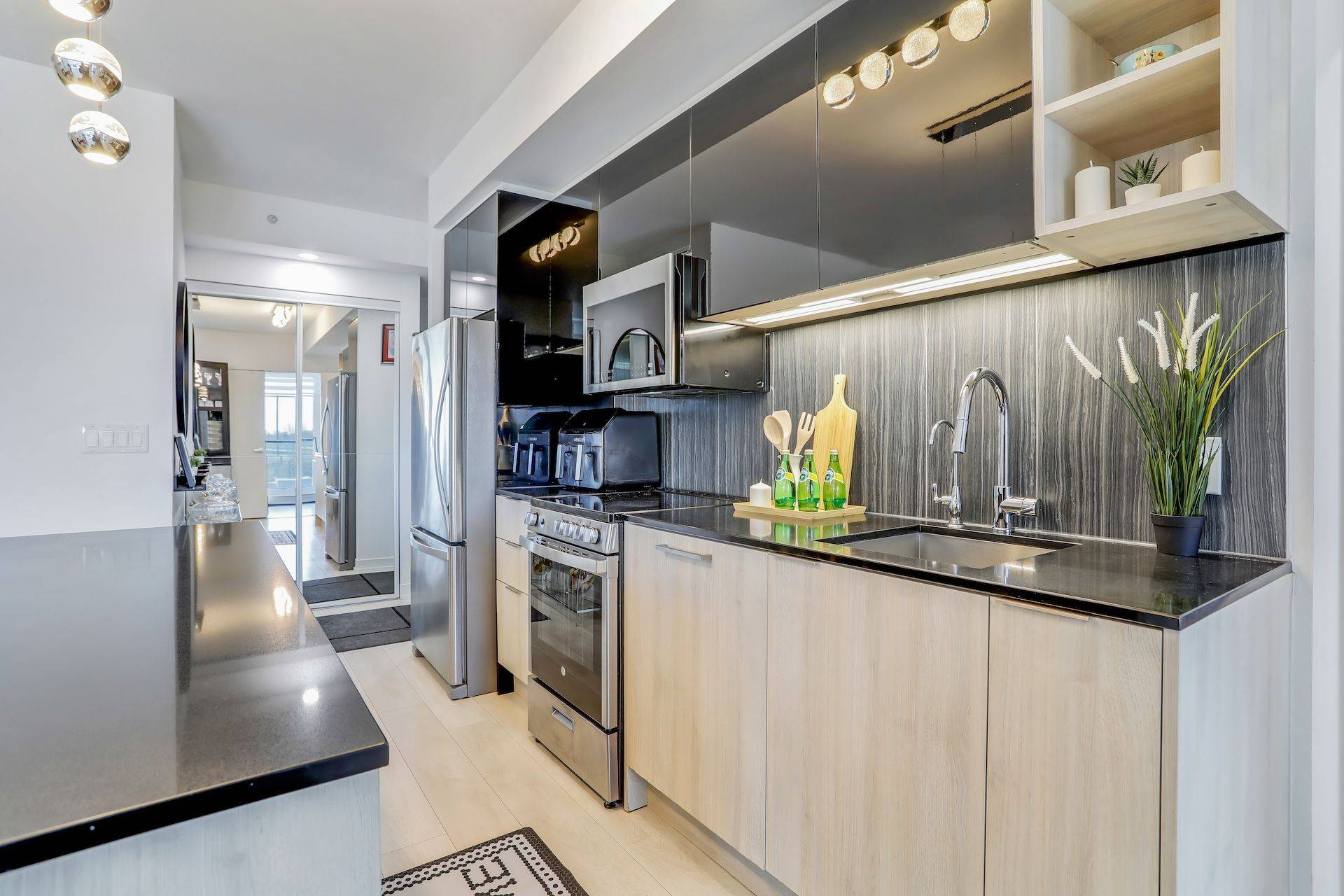 Toronto C06, ON M3H 0C8,31 Tippett RD #402