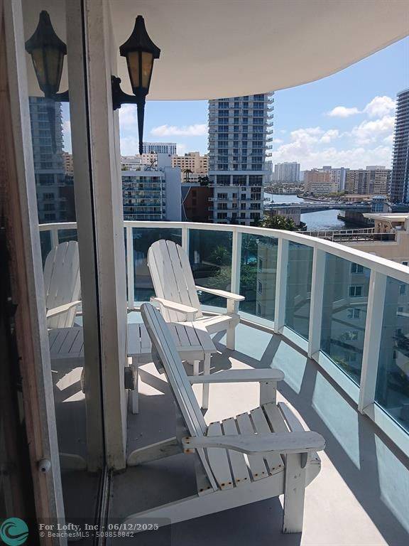 Hollywood, FL 33019,3800 S Ocean Dr #906