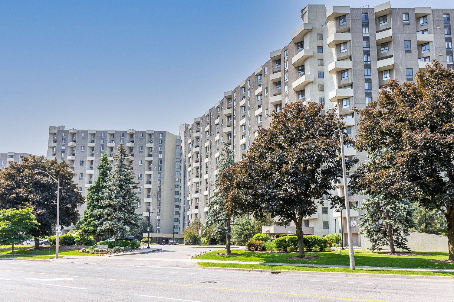 Toronto W08, ON M9C 4X8,296 Mill RD #Ph 13