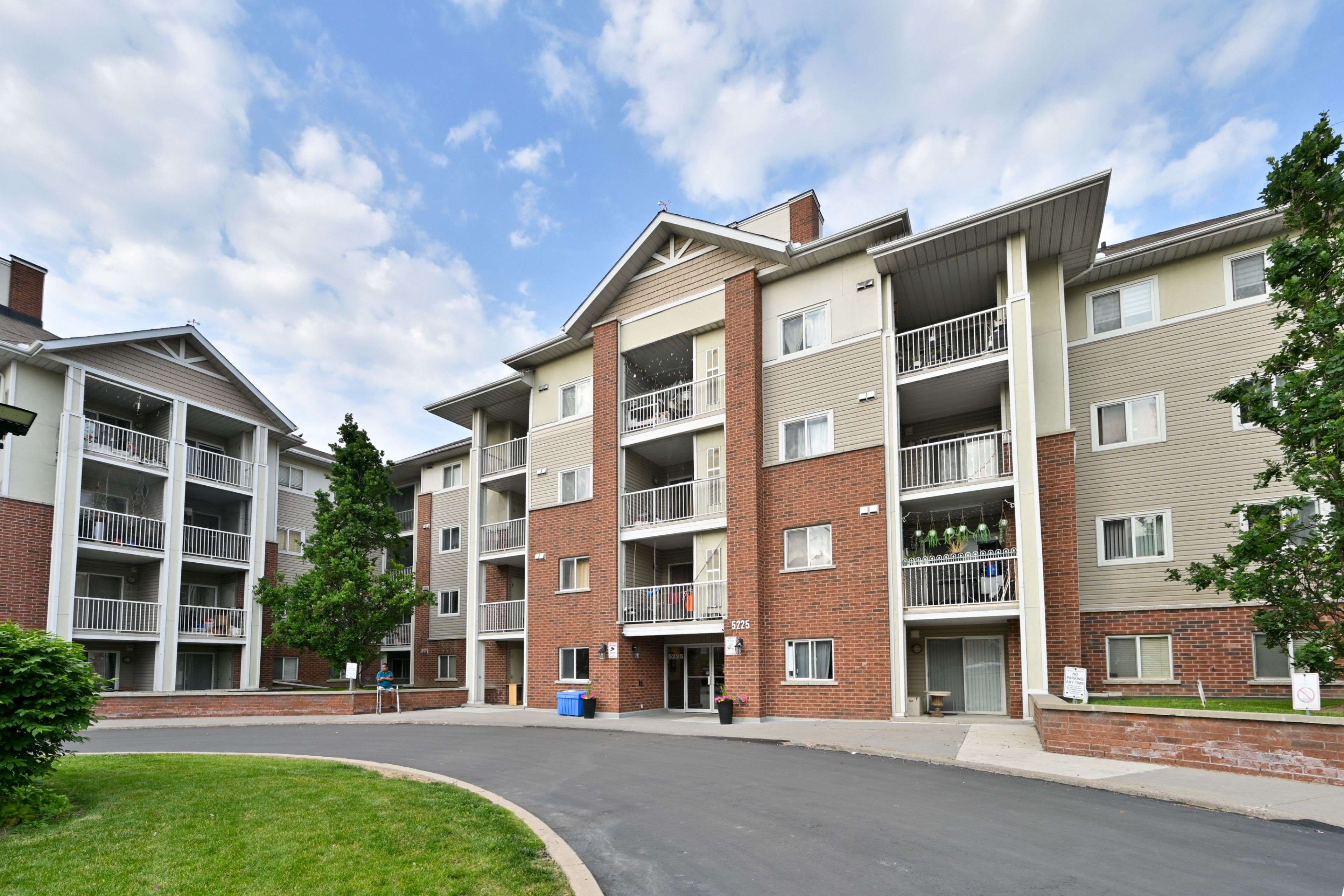 Toronto E07, ON M1S 5W8,5225 Finch AVE #111
