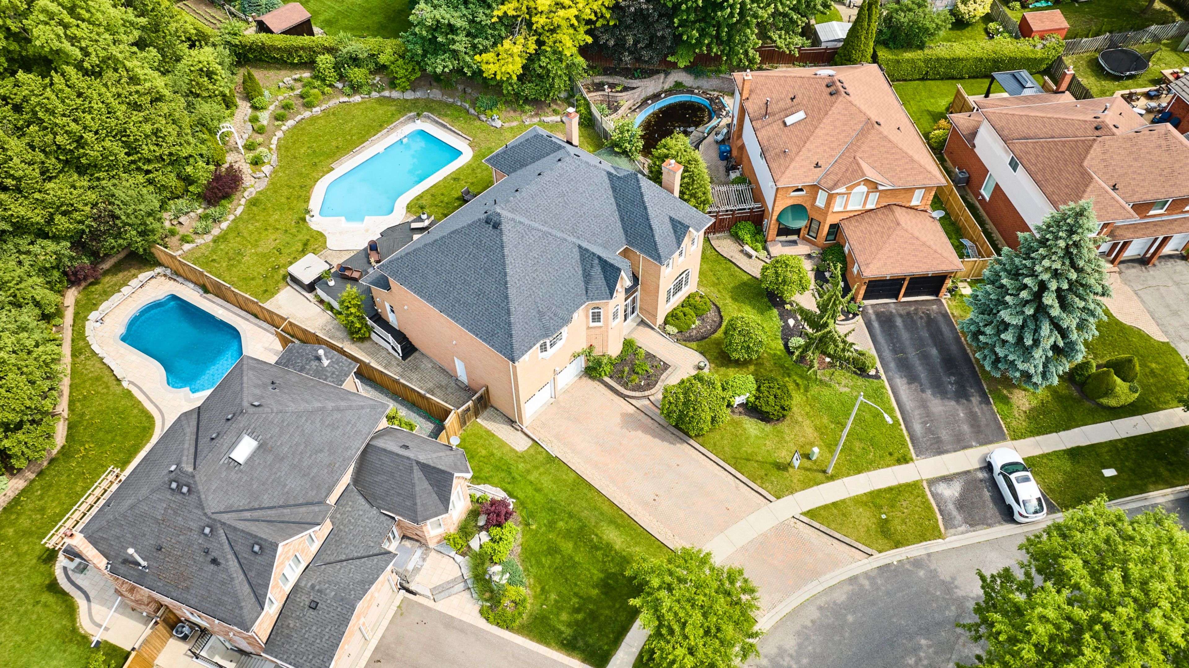 Oshawa, ON L1K 1Z4,1056 Stone Cottage CRES