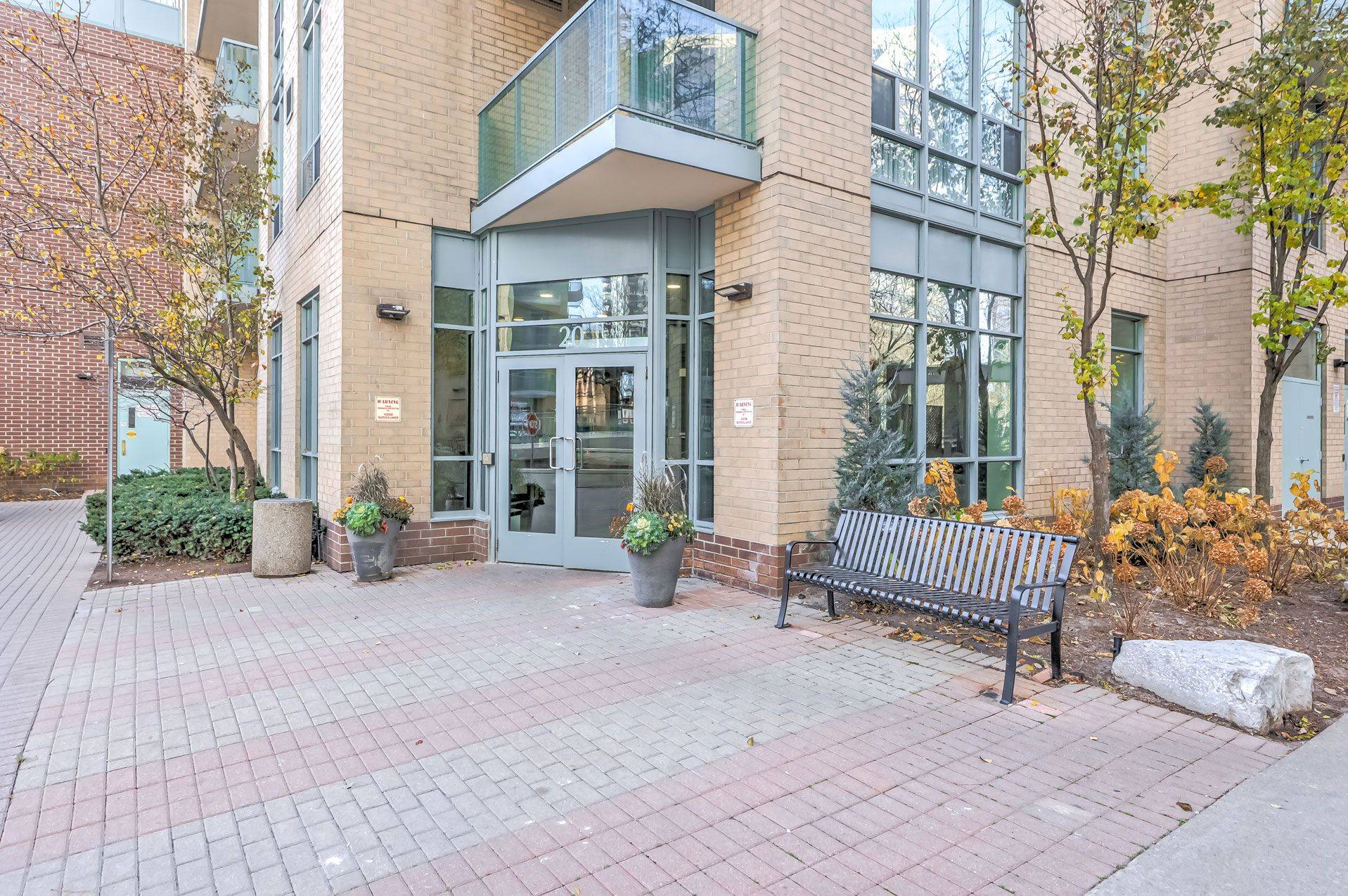 Toronto C14, ON M2N 7G5,20 Olive AVE #812