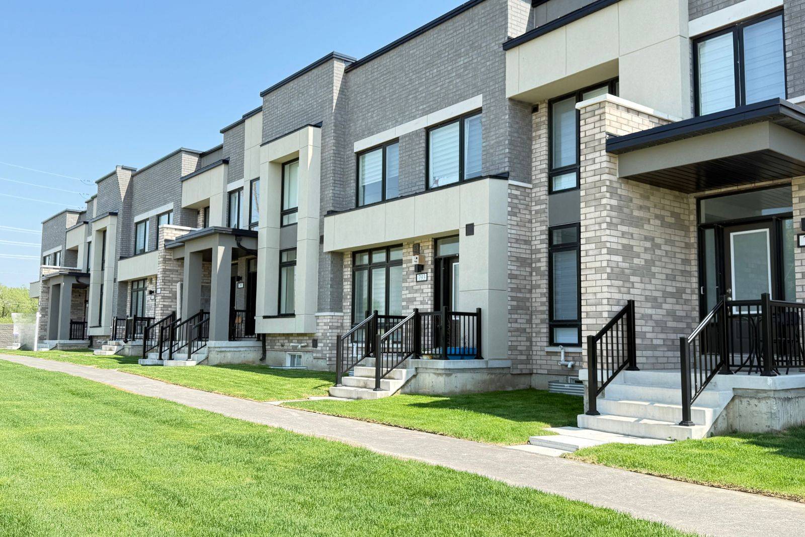 Oshawa, ON L1K 3G4,793 Conlin RD E