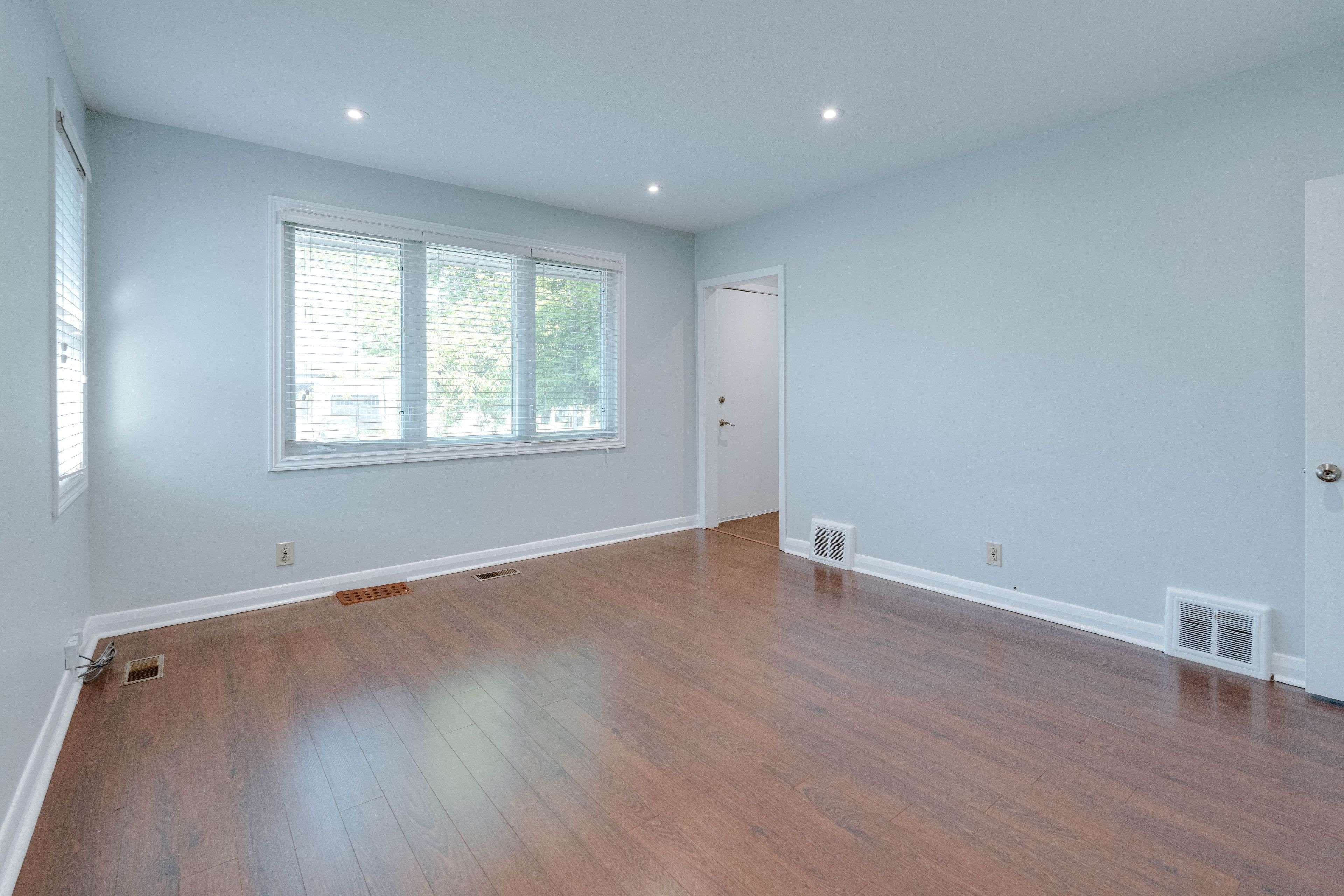 Oshawa, ON L1J 4Y6,228 Gibbons ST