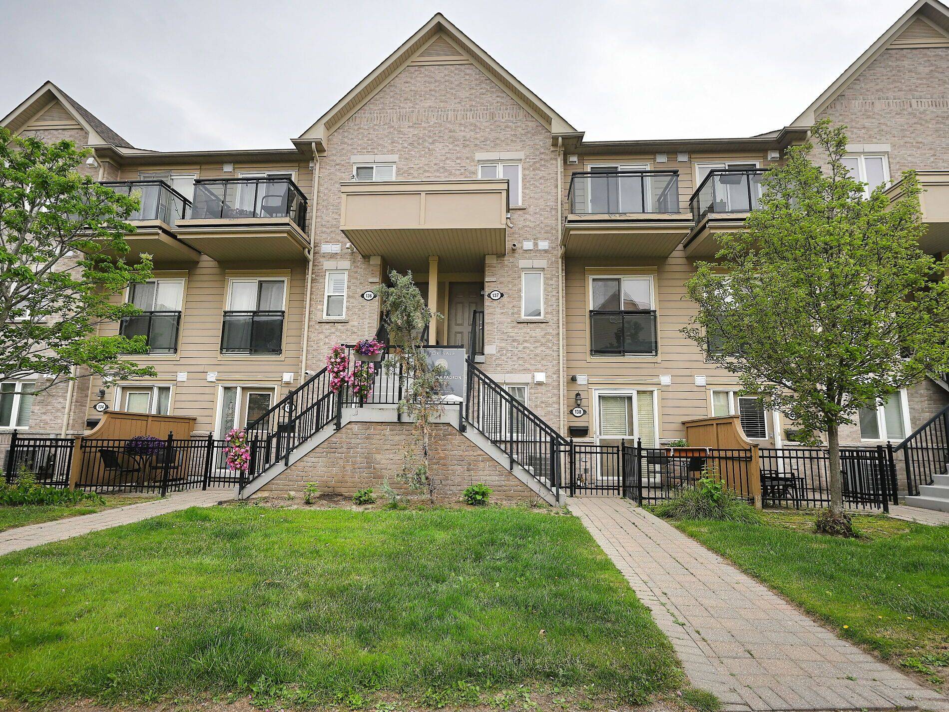 Mississauga, ON L5M 8C8,4975 Southampton DR #137