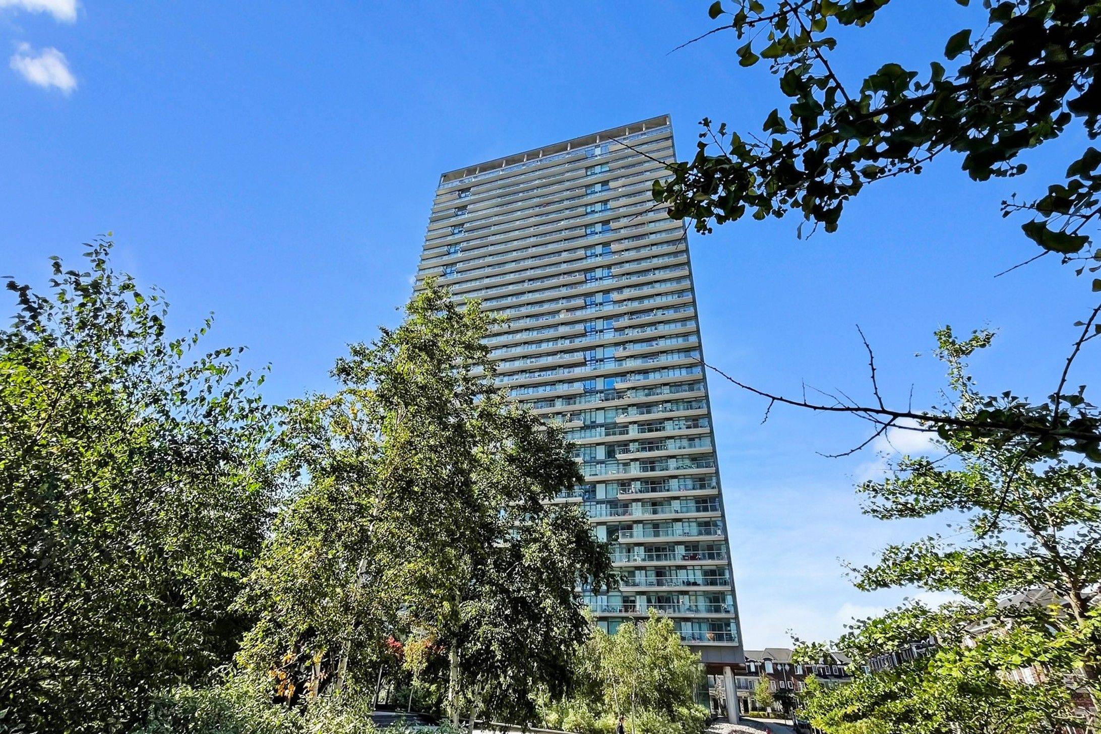 Toronto W01, ON M6S 5B5,105 The Queensway AVE #2004