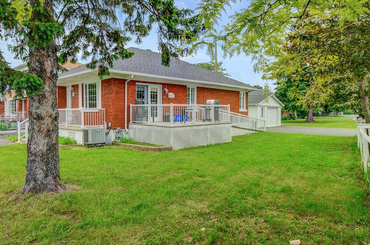 Overbrook - Castleheights And Area, ON K1K 1L5,583 Donald ST
