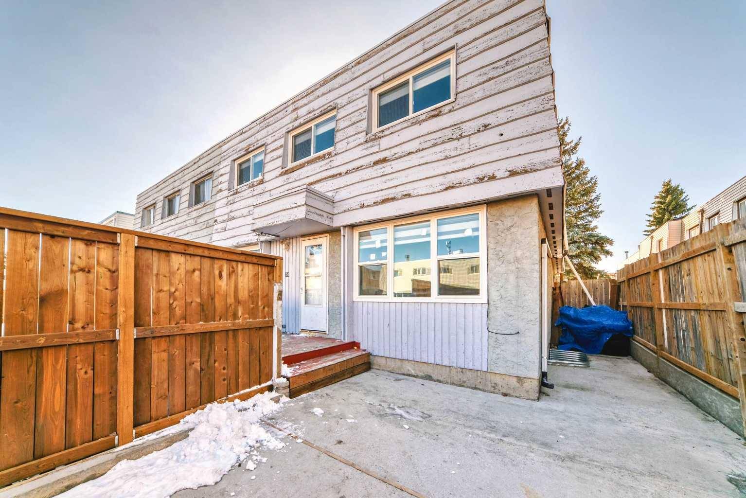 Calgary, AB T2K5L4,8 Blackthorn Bay NE #104