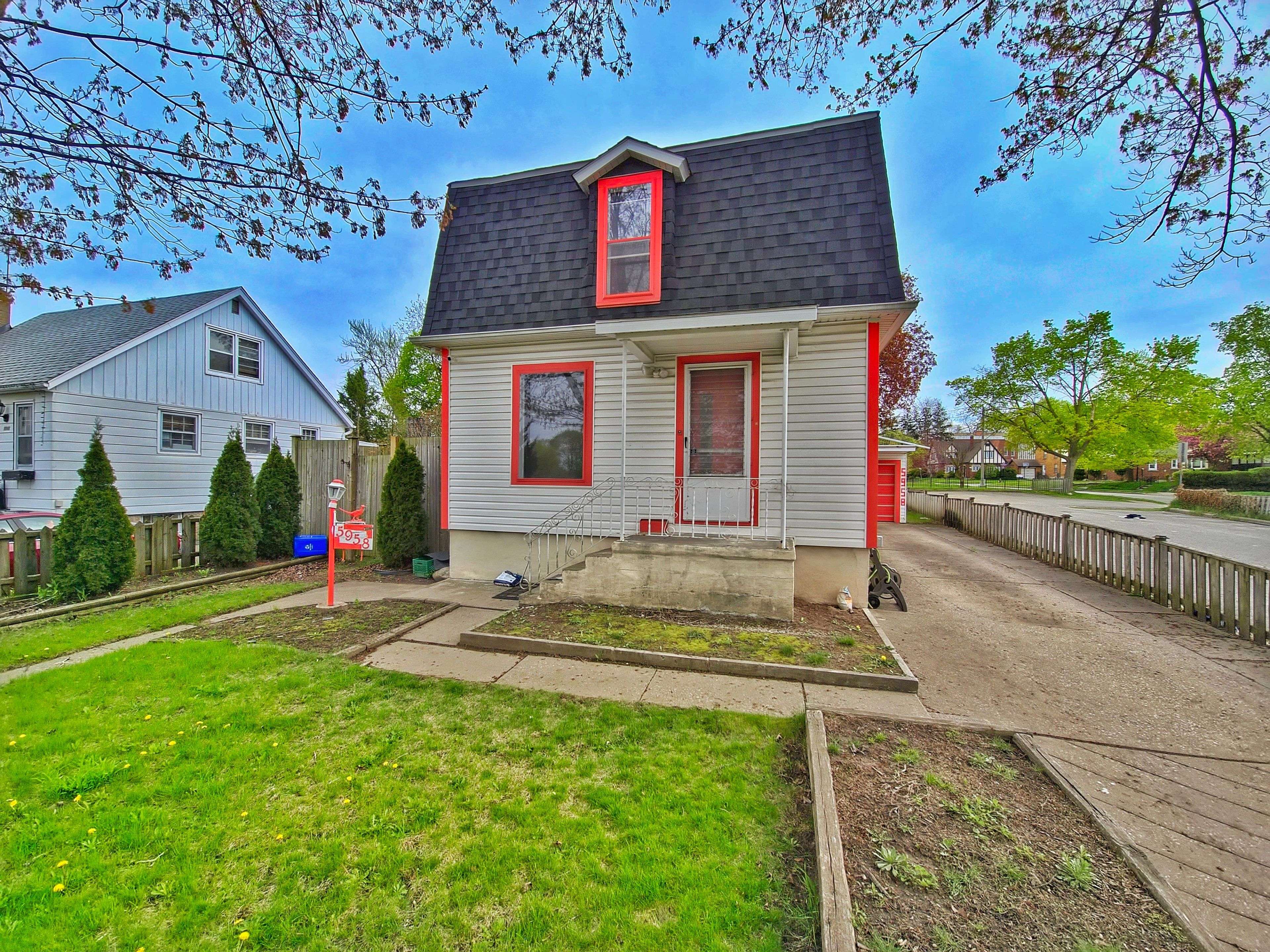 Niagara Falls, ON L2G 1M3,5958 Summer ST