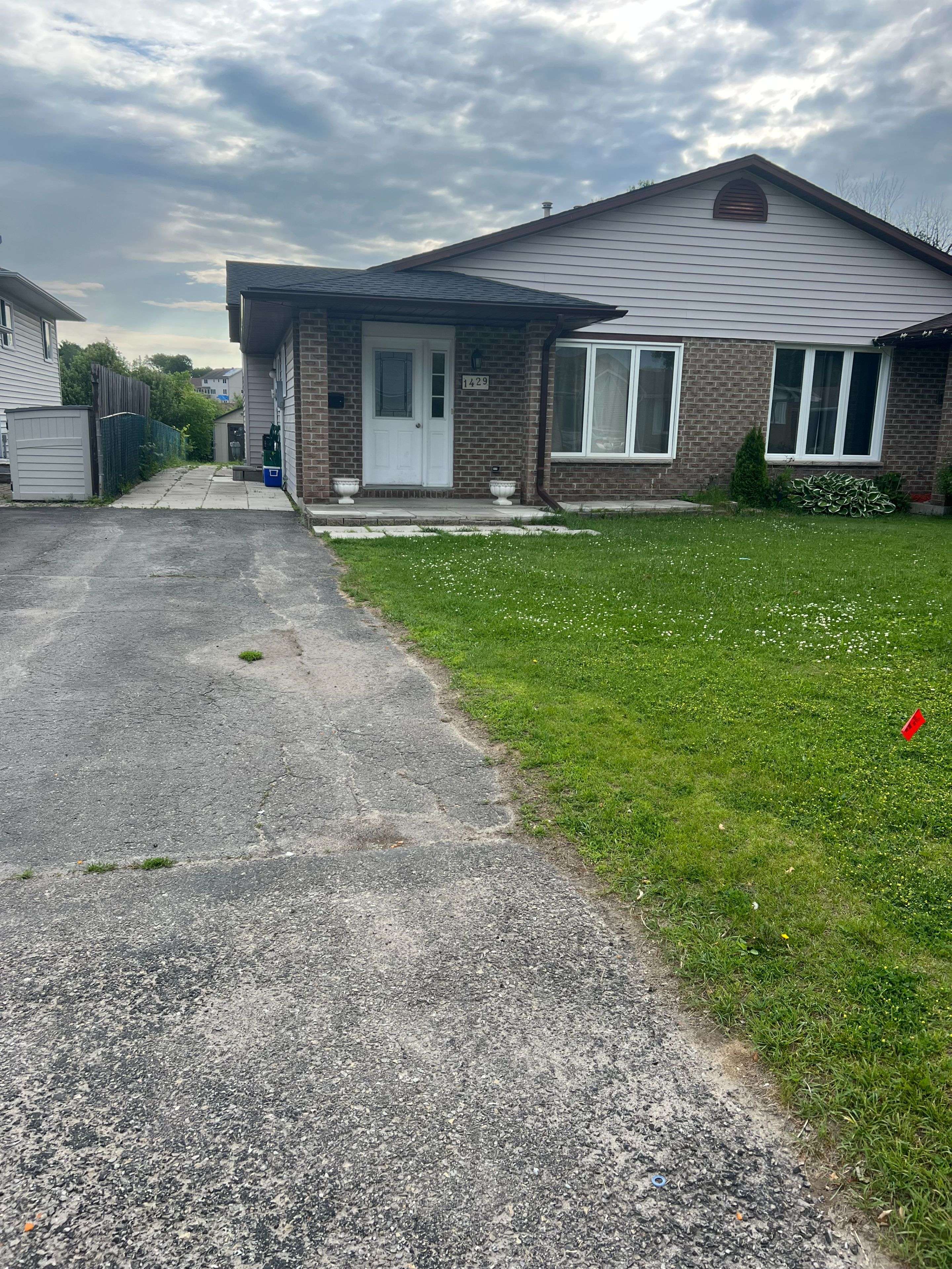Brockville, ON K6V 6X7,1429 Windsor DR