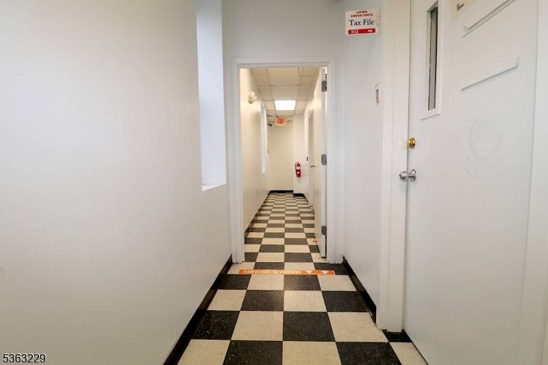 Newark City, NJ 07105,39 Ferry St