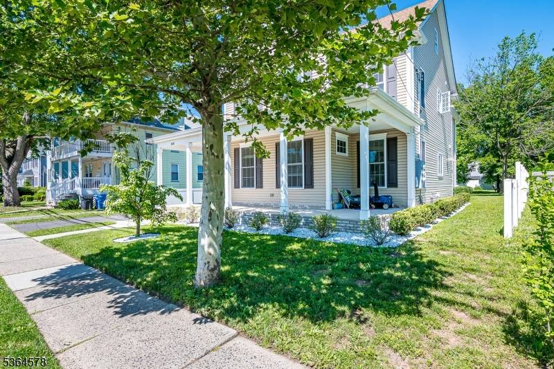 Metuchen Boro, NJ 08840,168 Central Ave #2