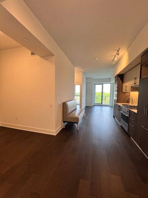 Toronto C03, ON M4S 0E6,8 Manor RD W #805