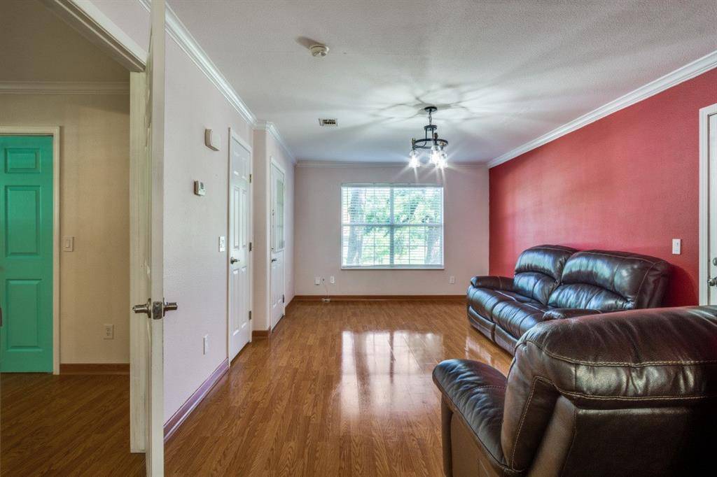 Alvarado, TX 76009,902 Travis Avenue