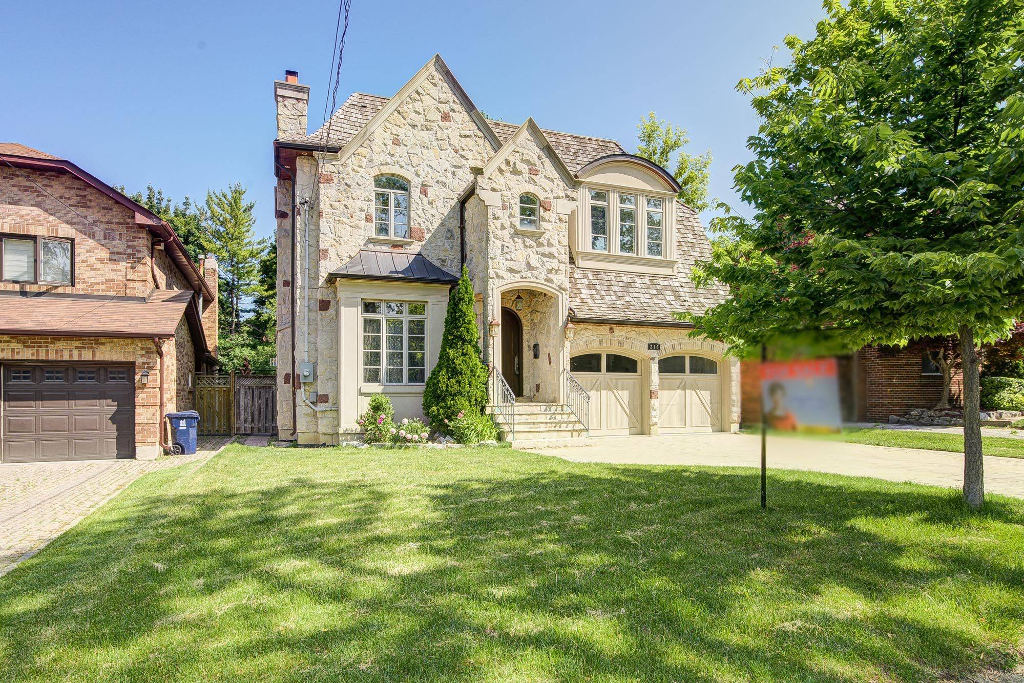 Toronto C14, ON M2N 3Y8,216 Parkview AVE
