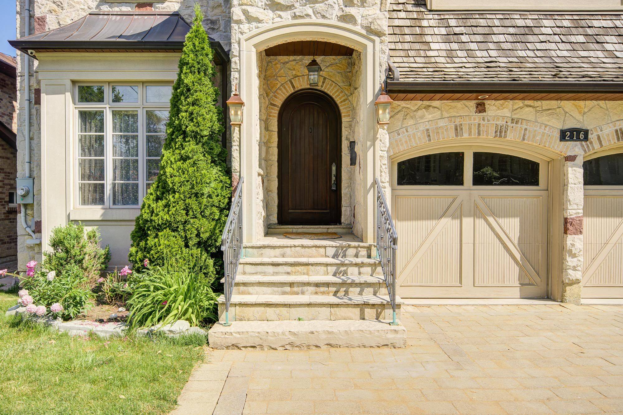 Toronto C14, ON M2N 3Y8,216 Parkview AVE
