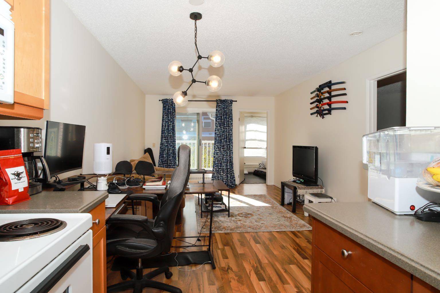 Calgary, AB t2s1p4,2204 1 ST SW #401