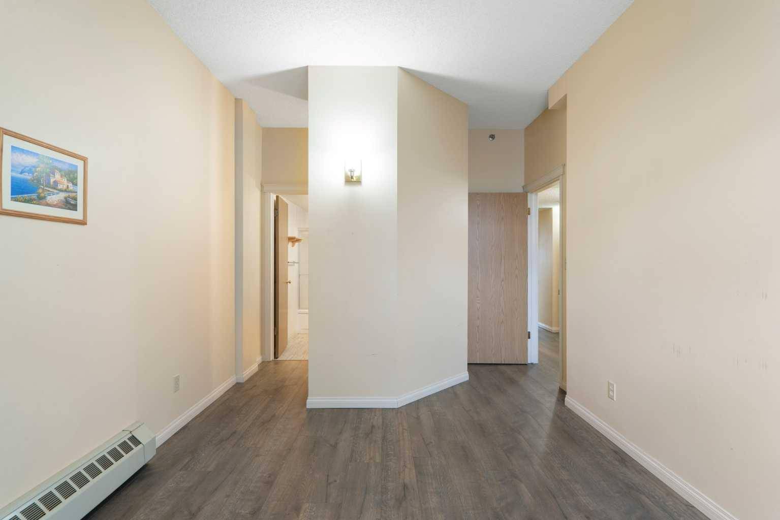 Calgary, AB T2N 4T4,2011 University DR NW #103
