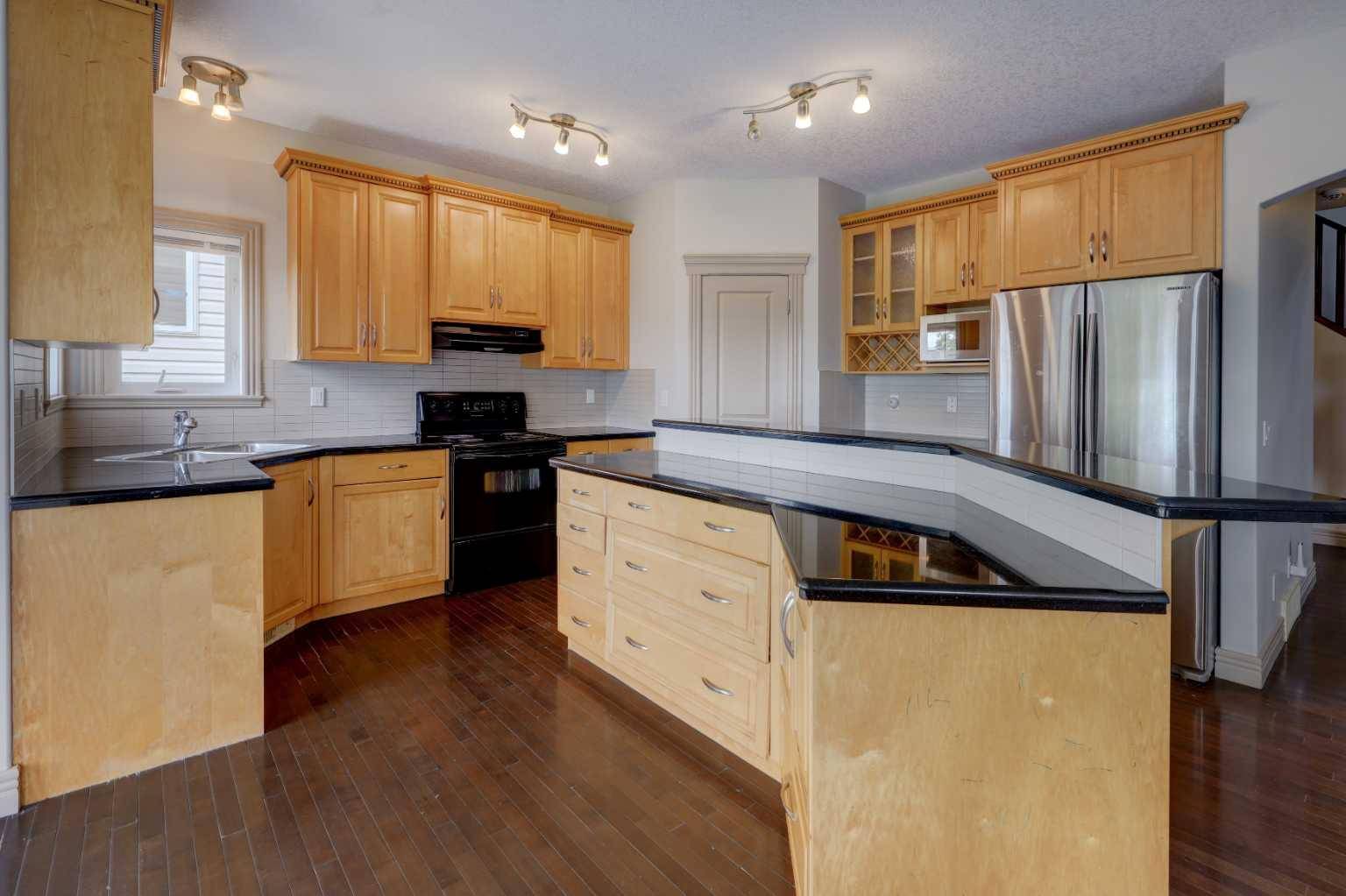Calgary, AB T3H 5N4,112 Cougarstone MNR SW