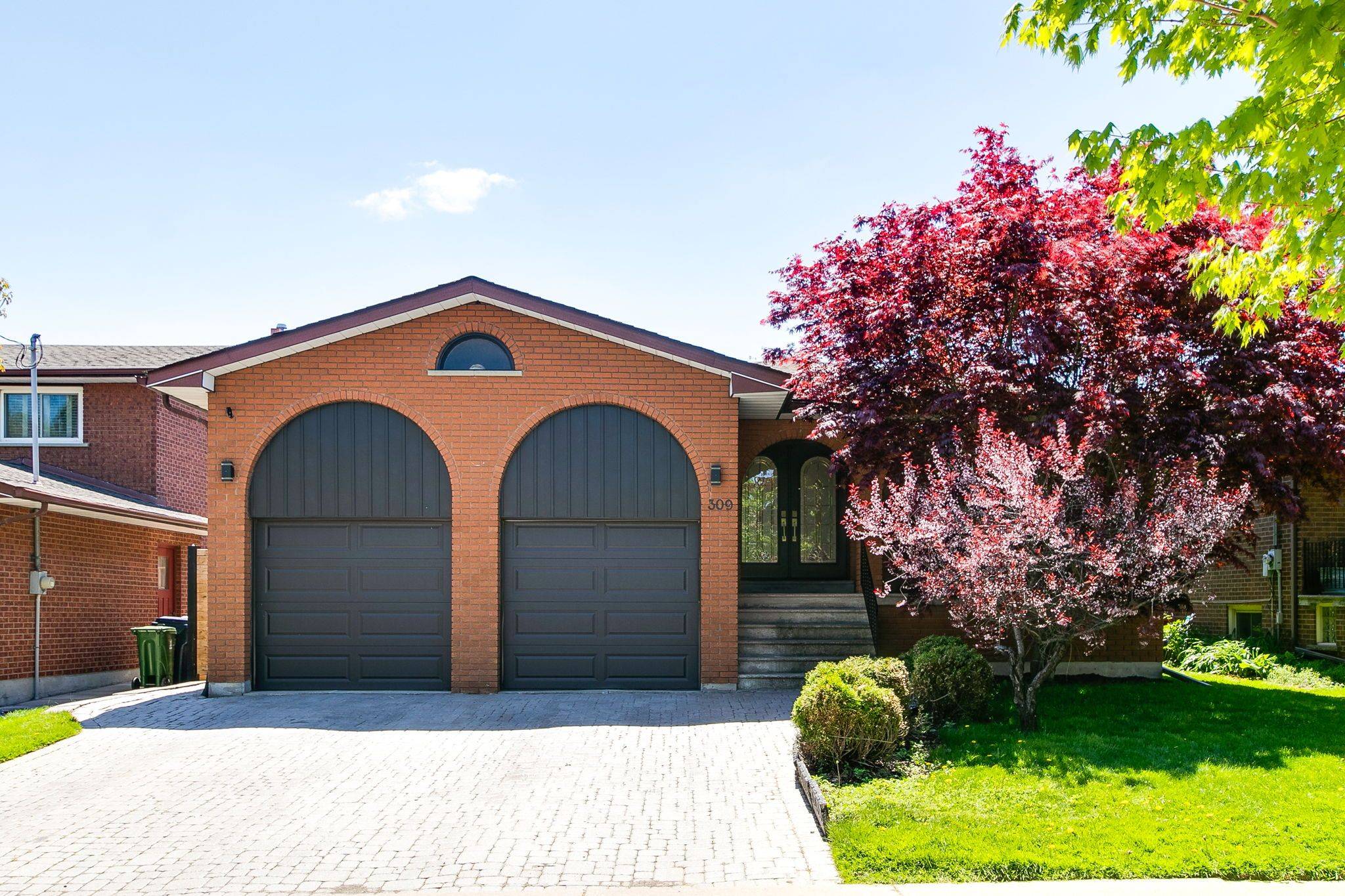 Toronto W07, ON M8Y 1G8,309 Dalesford RD