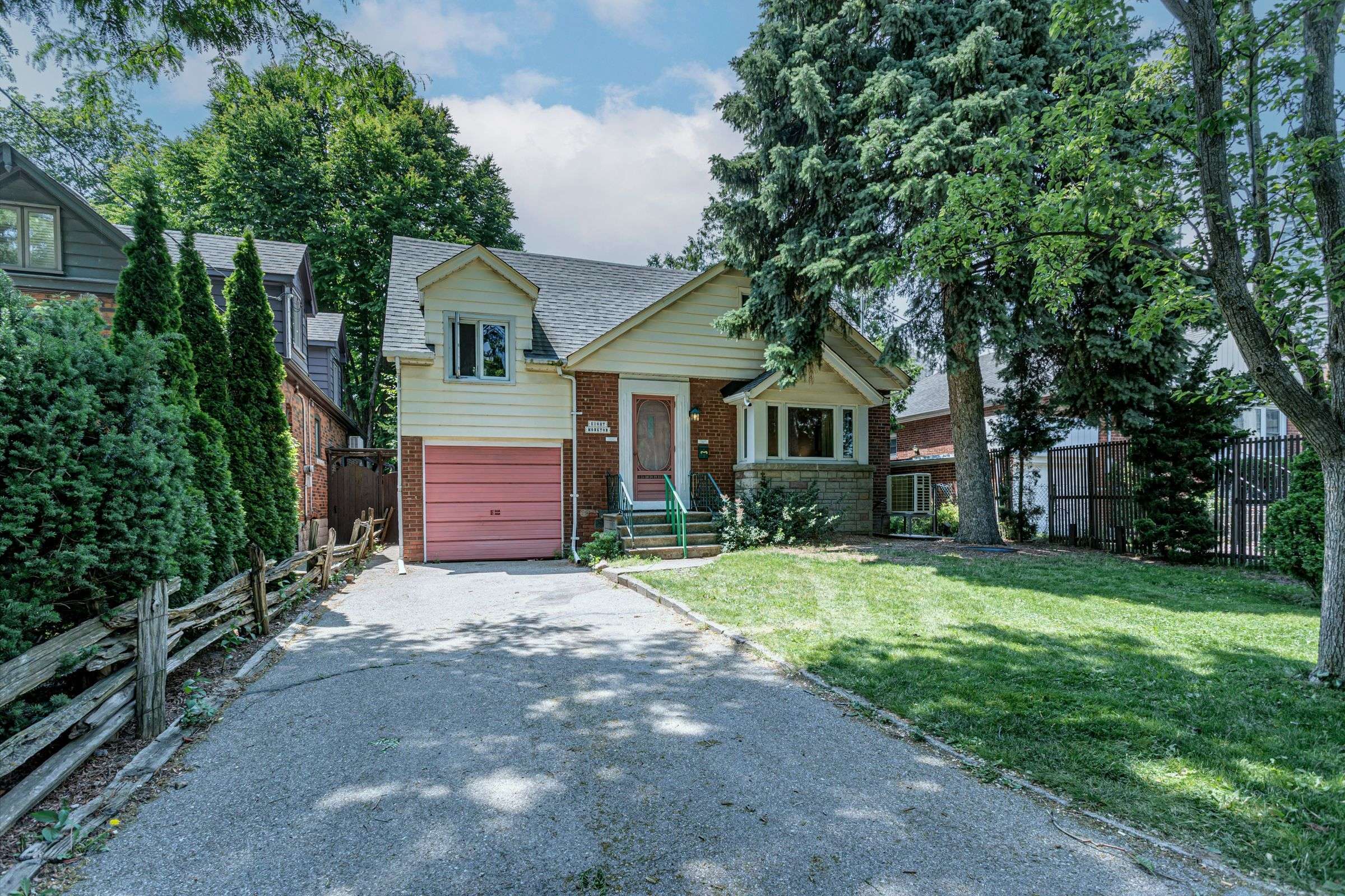 Toronto W07, ON M8Z 4M8,8 Monkton AVE