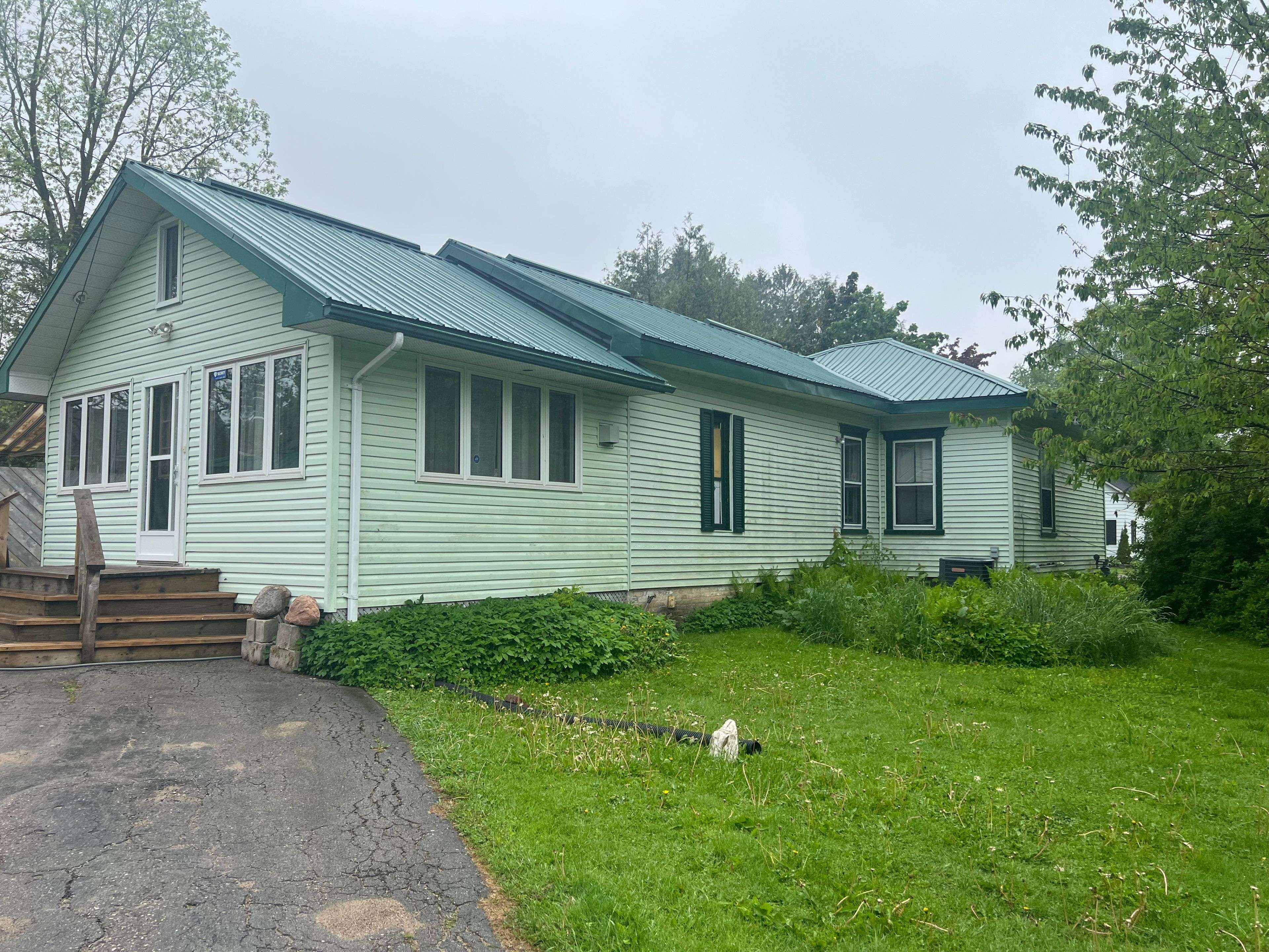 Central Huron, ON N0M 1L0,83 North ST S