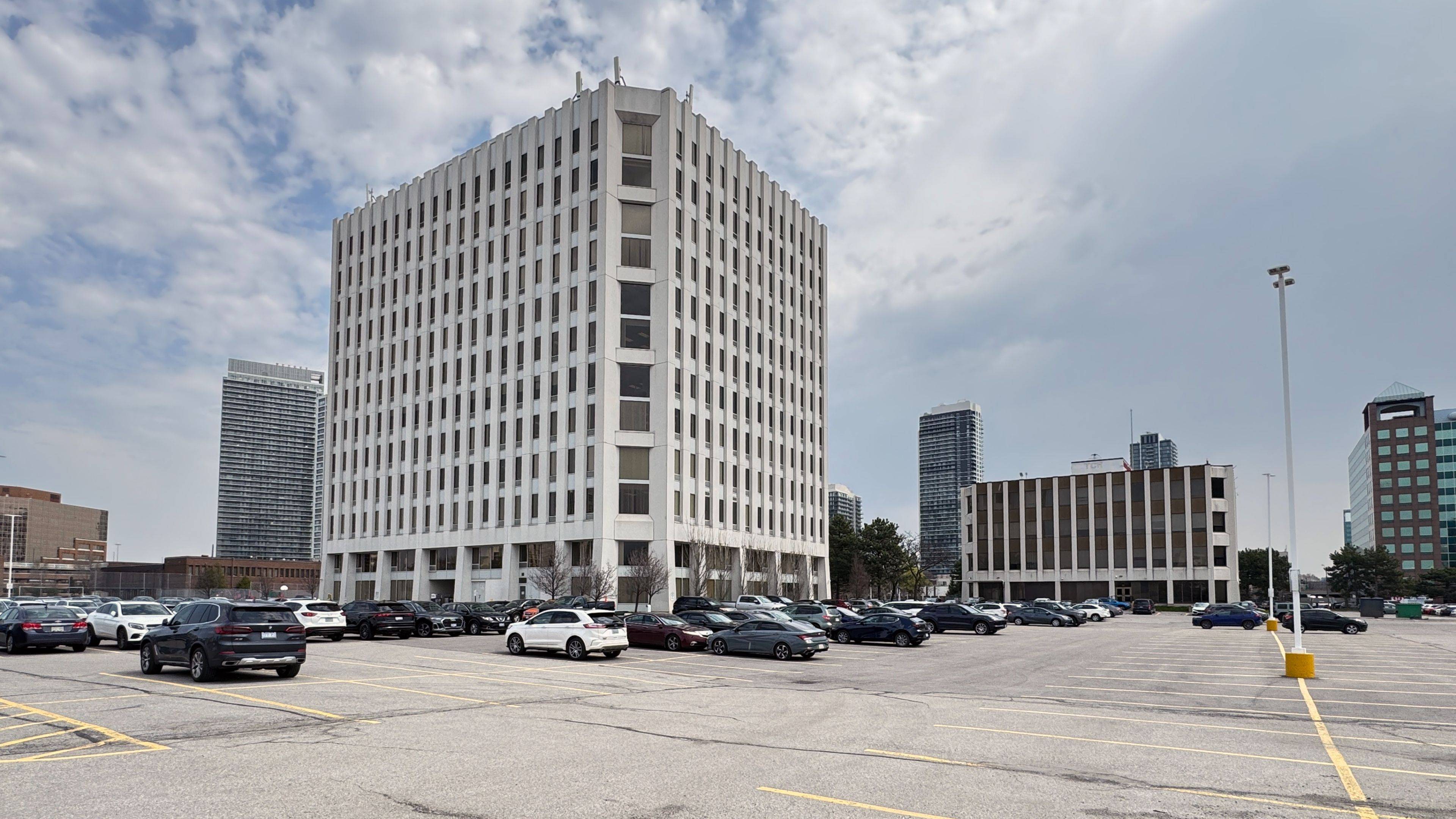 Toronto C15, ON M2J 2Y7,235 Yorkland BLVD #810